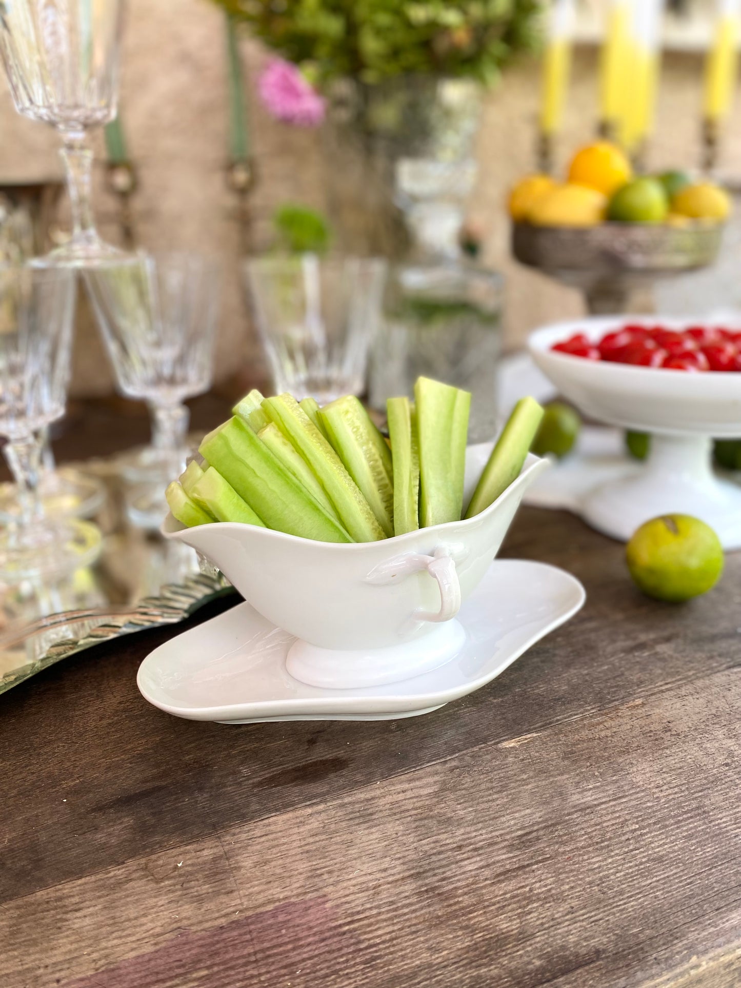 Saucière en porcelaine ancienne