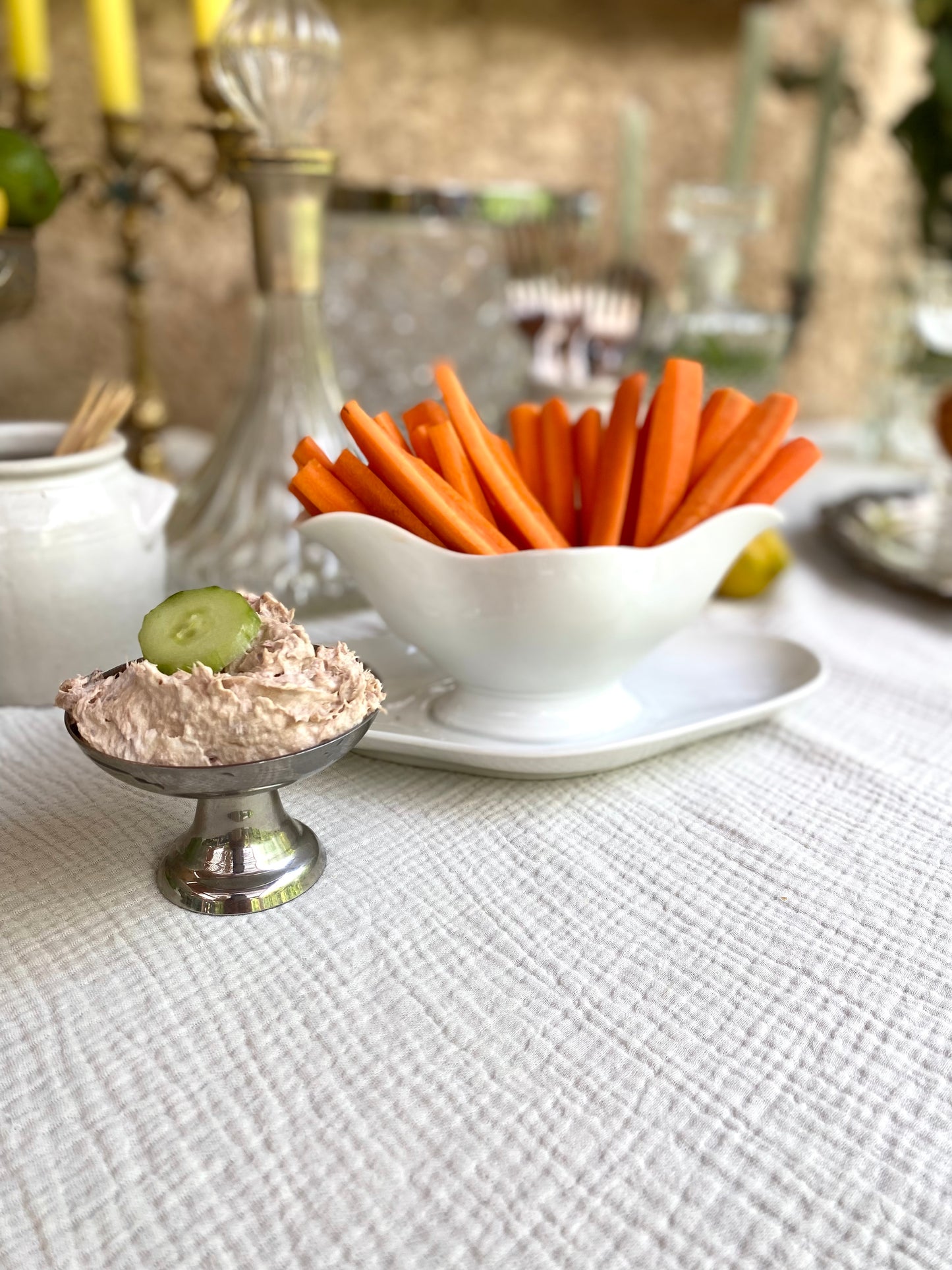 Saucière en porcelaine ancienne