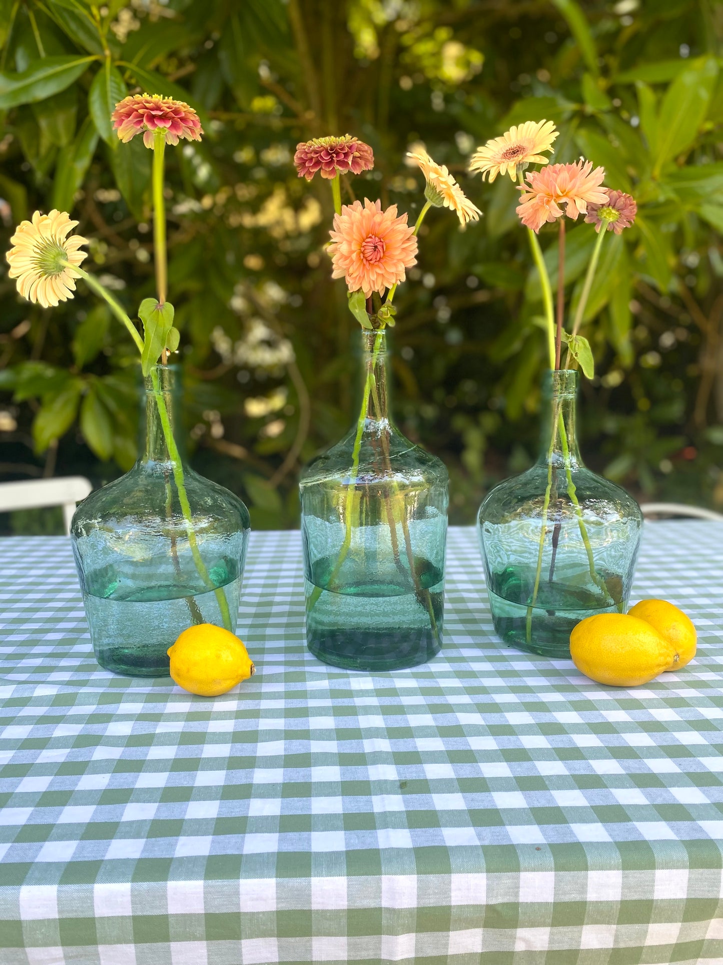 Trio de dames-jeannes en verre soufflé vert-bleu