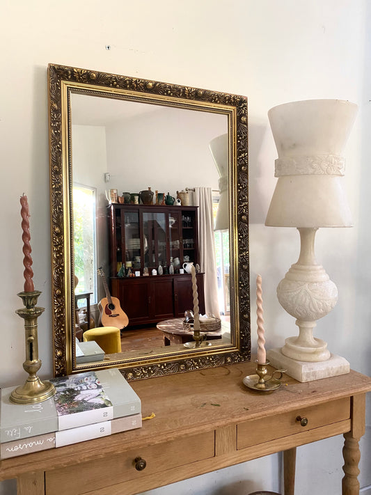 Grand Miroir de Style Classique – Cadre Doré Patiné - 1970