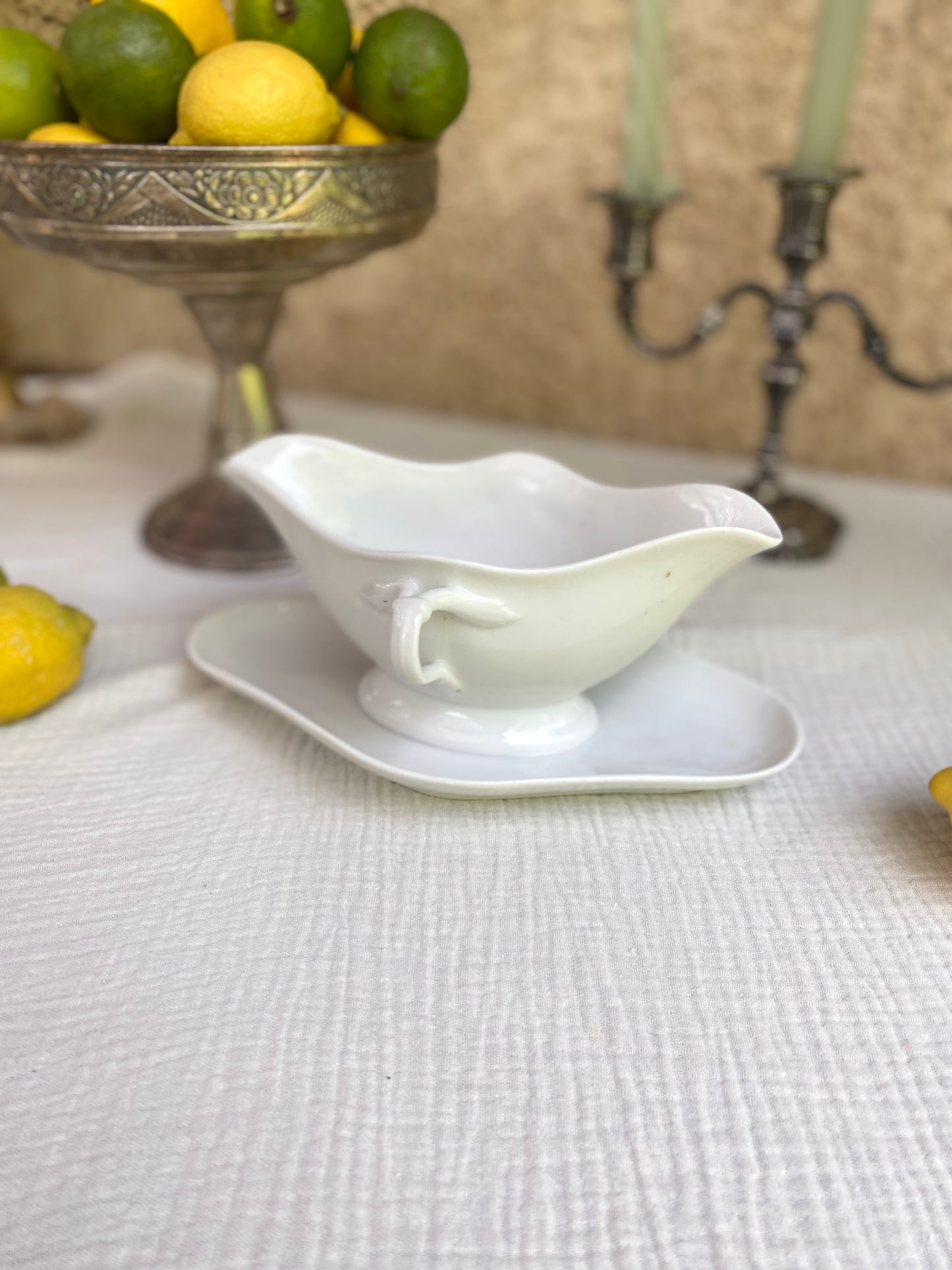 Saucière en porcelaine ancienne