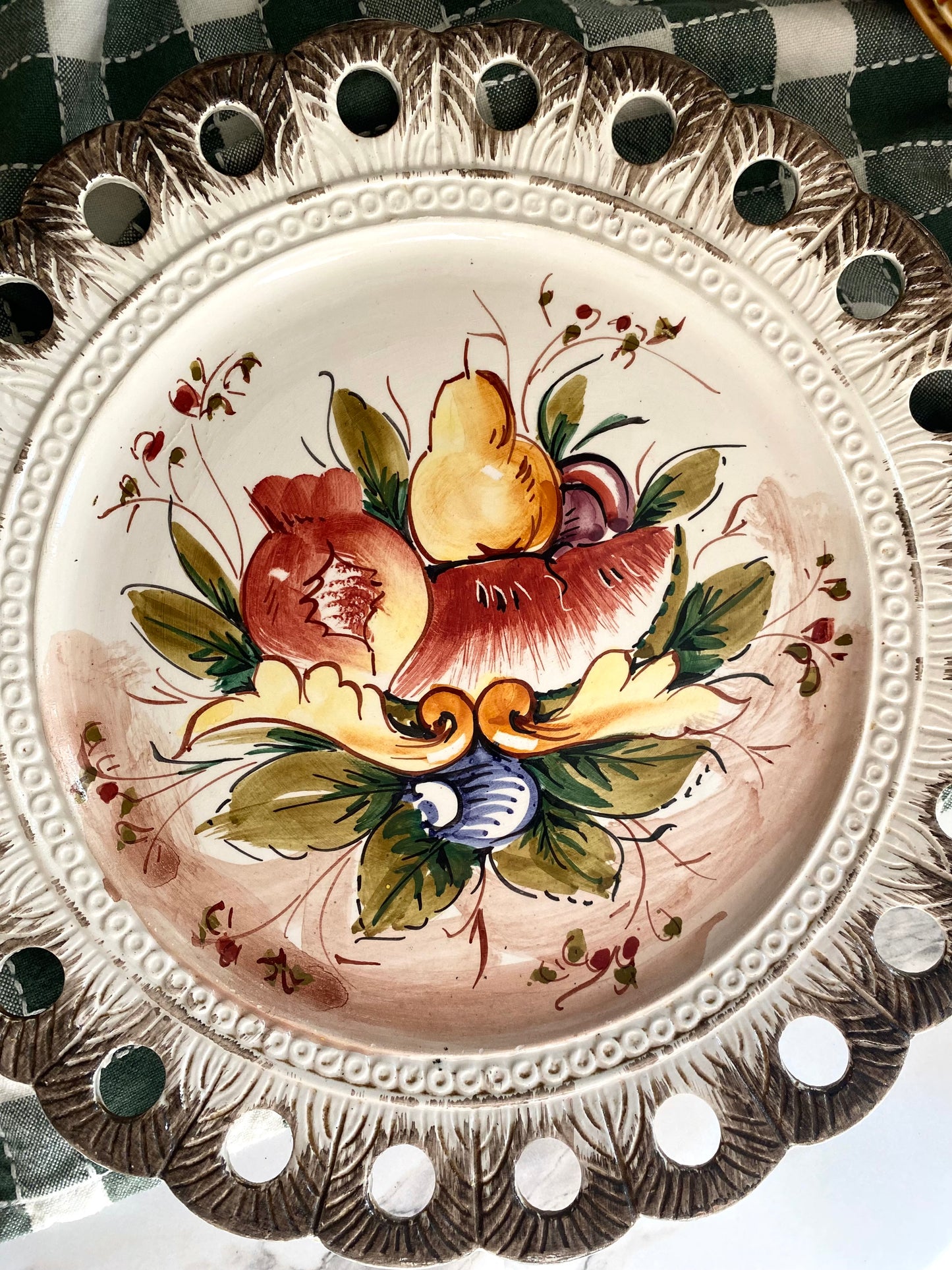Plat en faïence ancienne