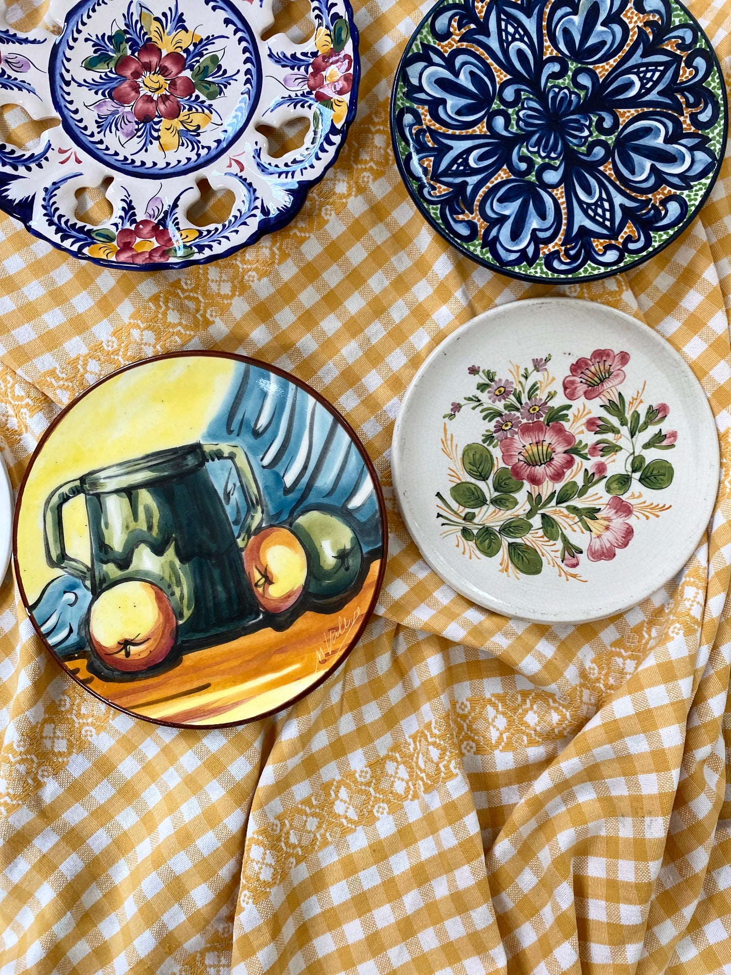 Assiettes à dessert anciennes dépareillées