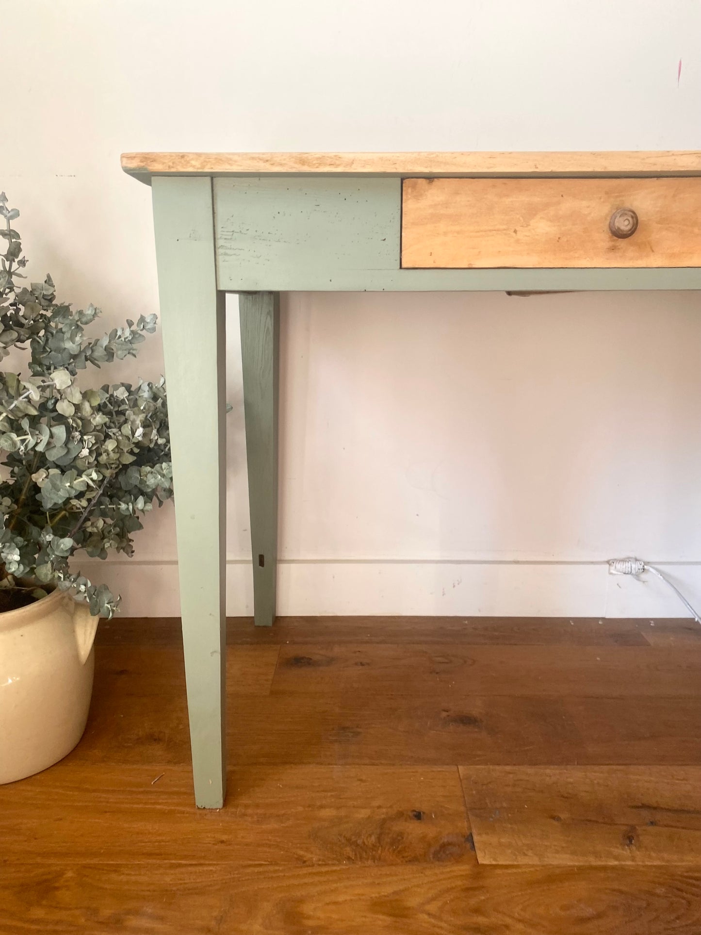 Bureau d’écolier en bois ancien rénové