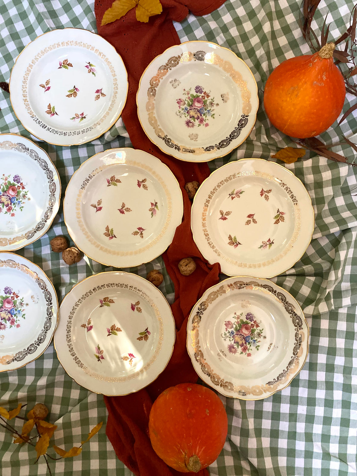 Ensemble de 8 assiettes creuses en porcelaine, années 50
