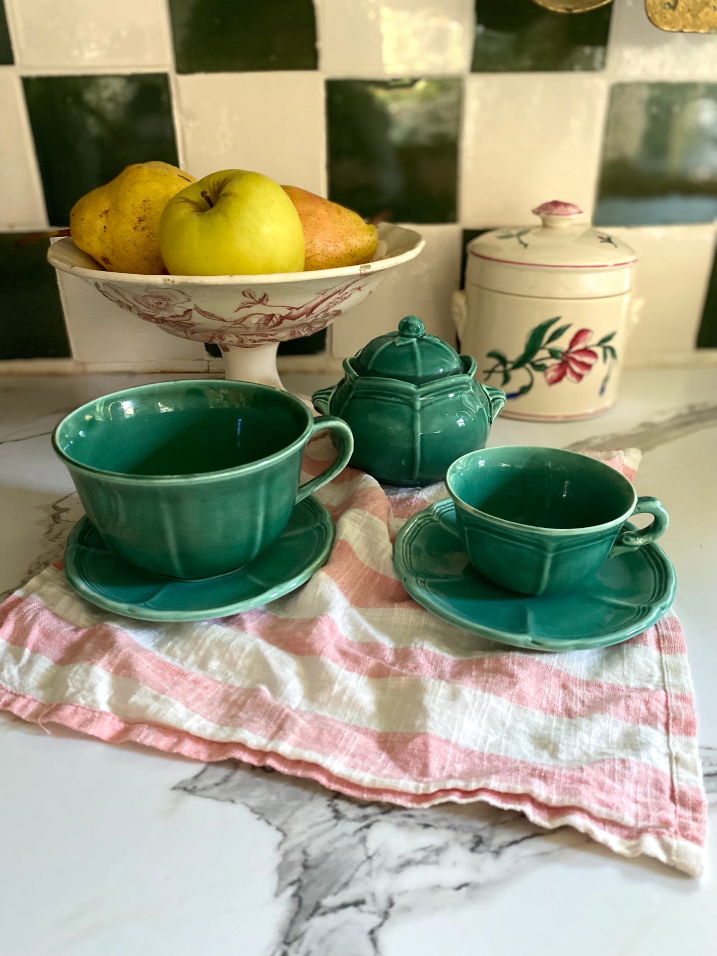 Duo de tasses et leur sucrier