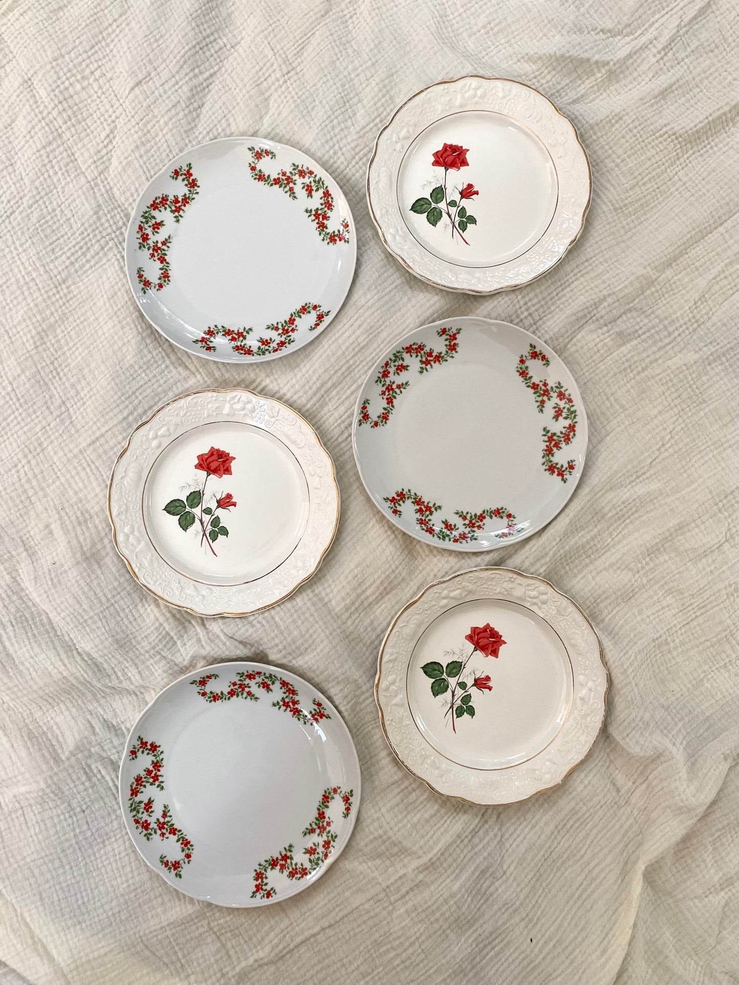 Assiettes à dessert dépareillées