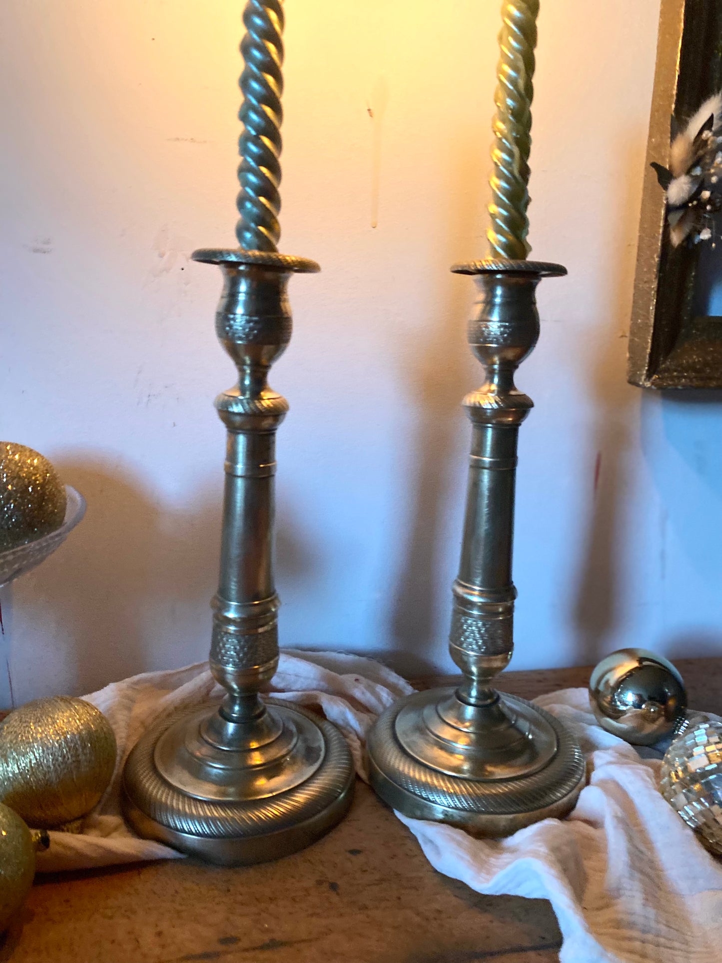 Paire de bougeoirs en laiton fin XIXe