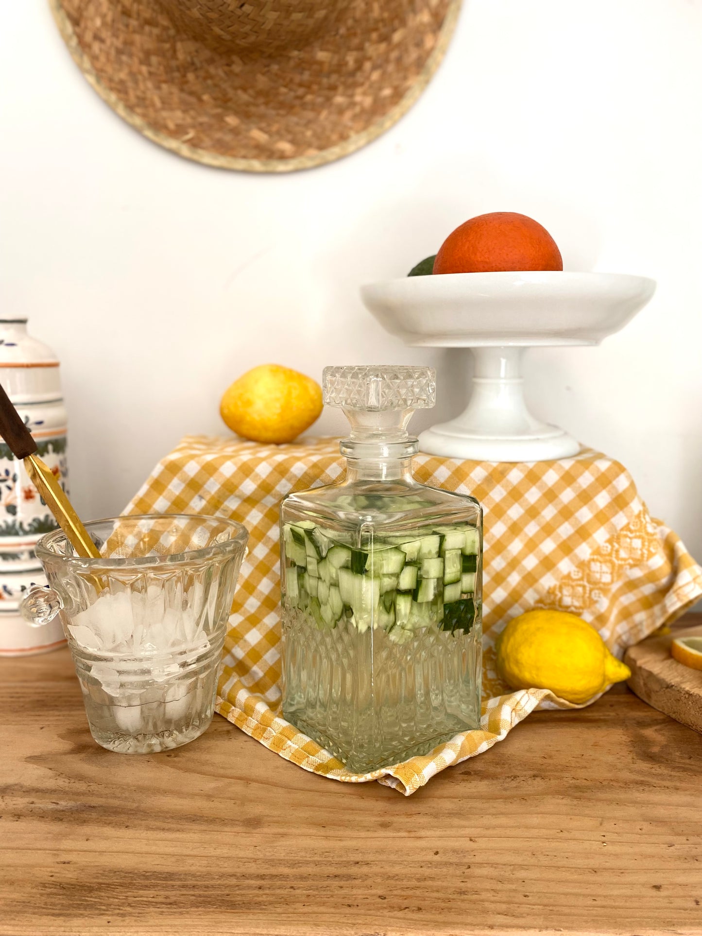 Carafe à liqueur vintage en verre taillé