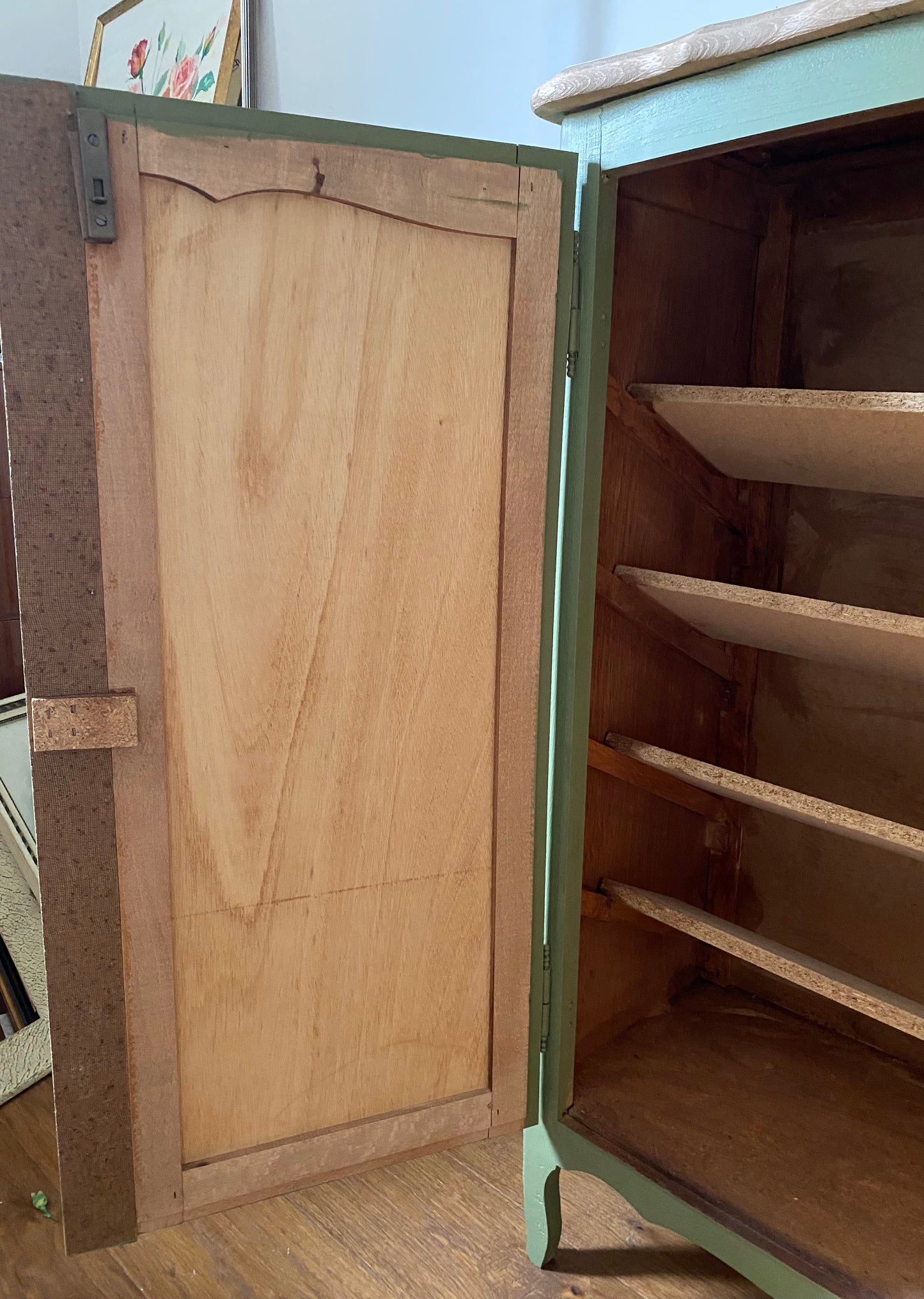 Buffet parisien ancien à chaussures