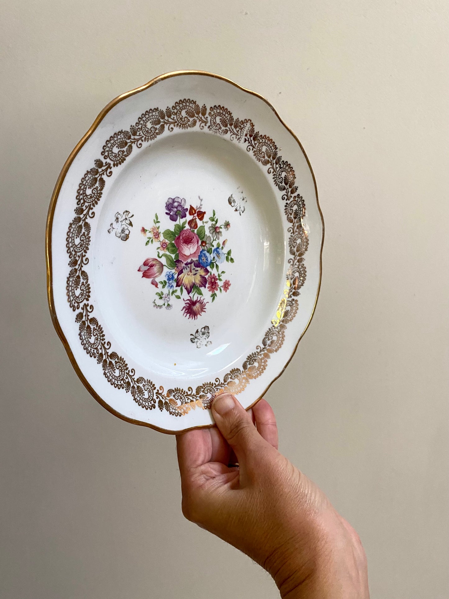 Assiettes creuses en faïence ancienne