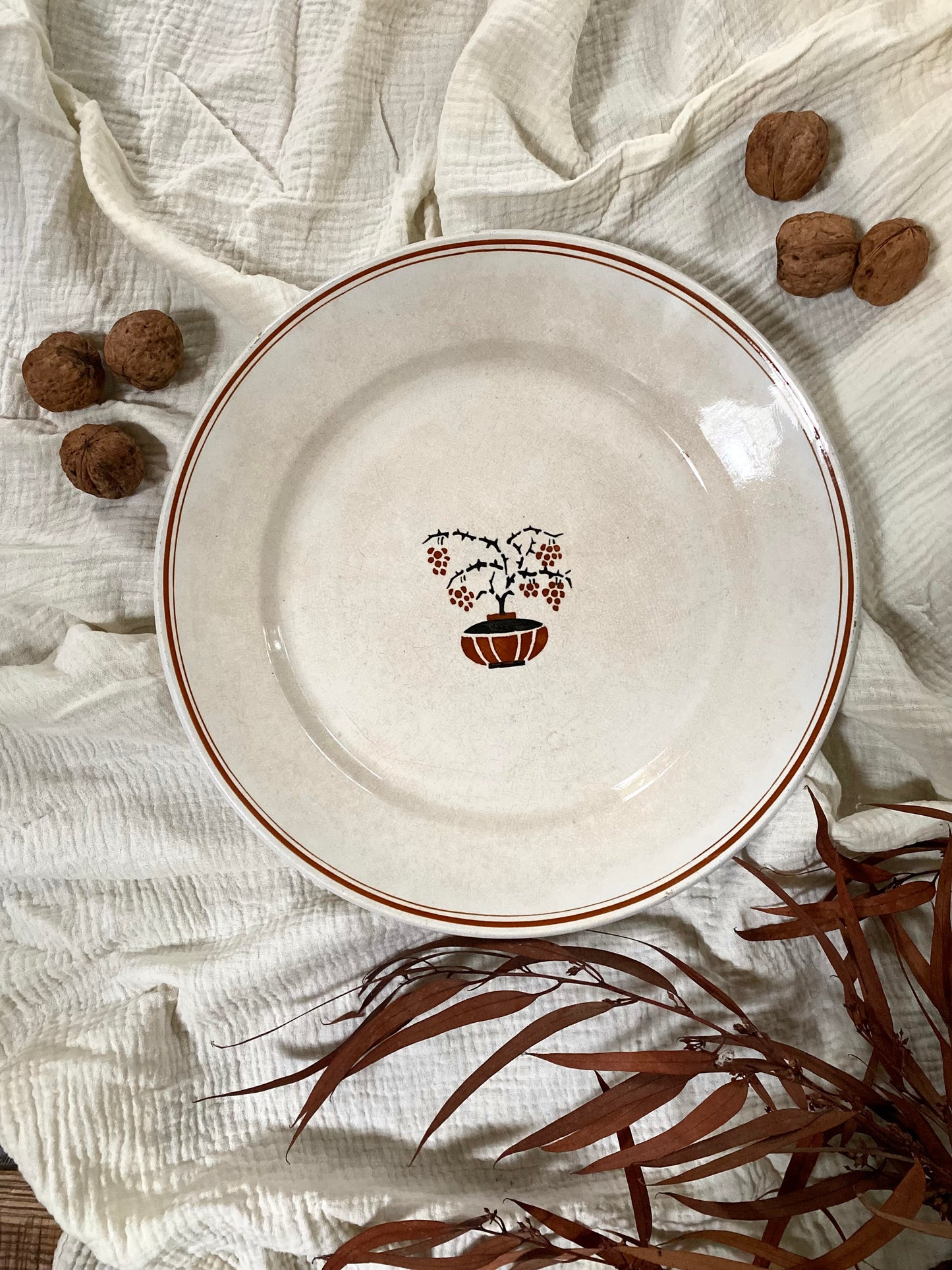 Plat de service en faïence ancienne