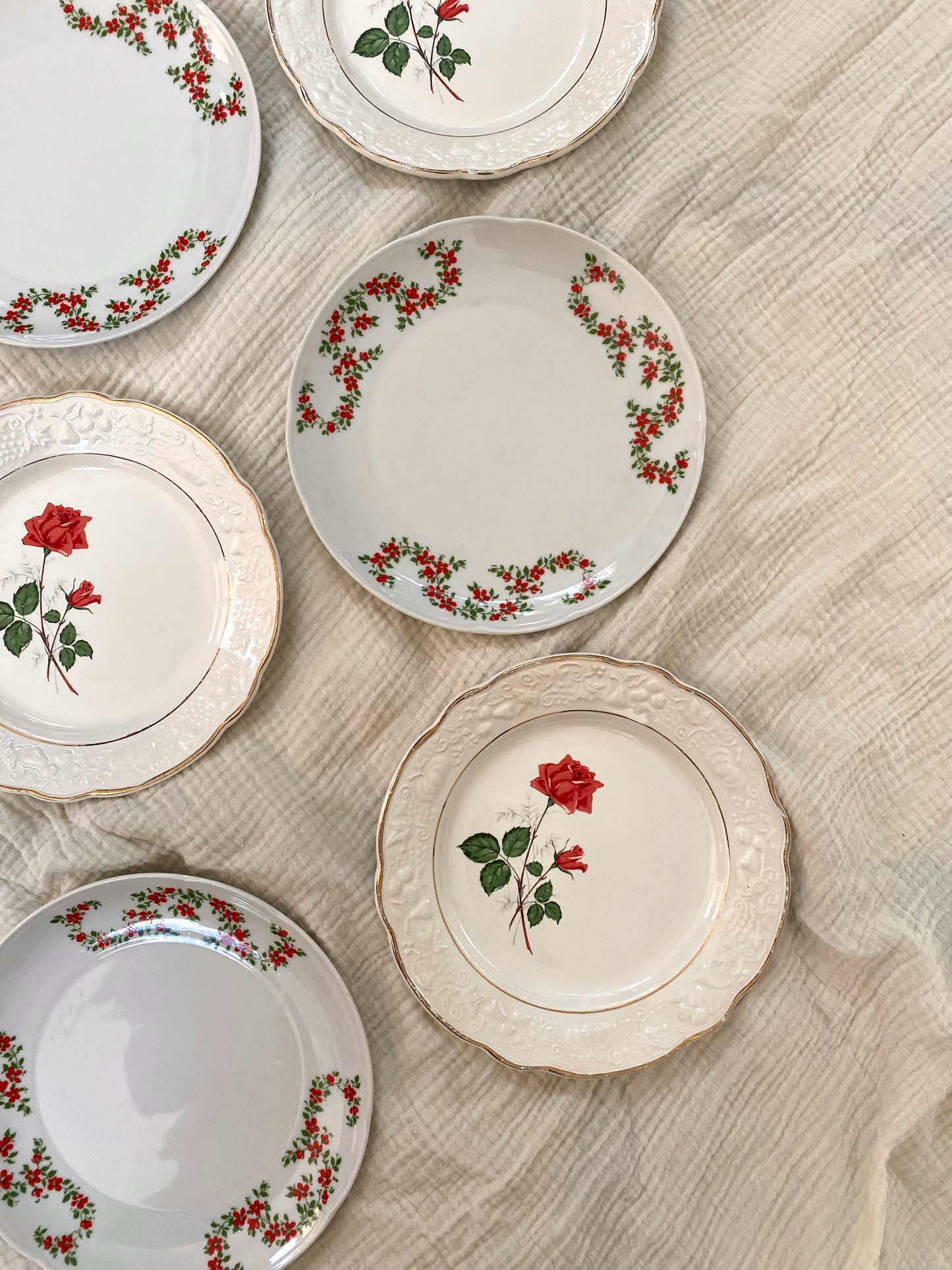 Assiettes à dessert dépareillées