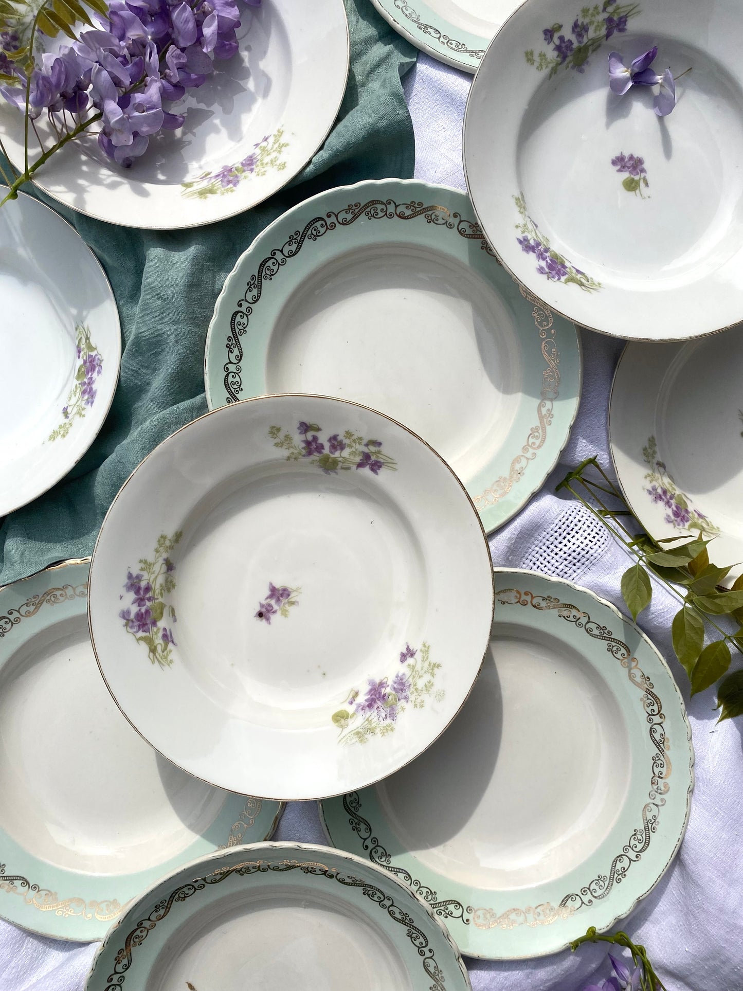 Assiettes creuses en faïence ancienne