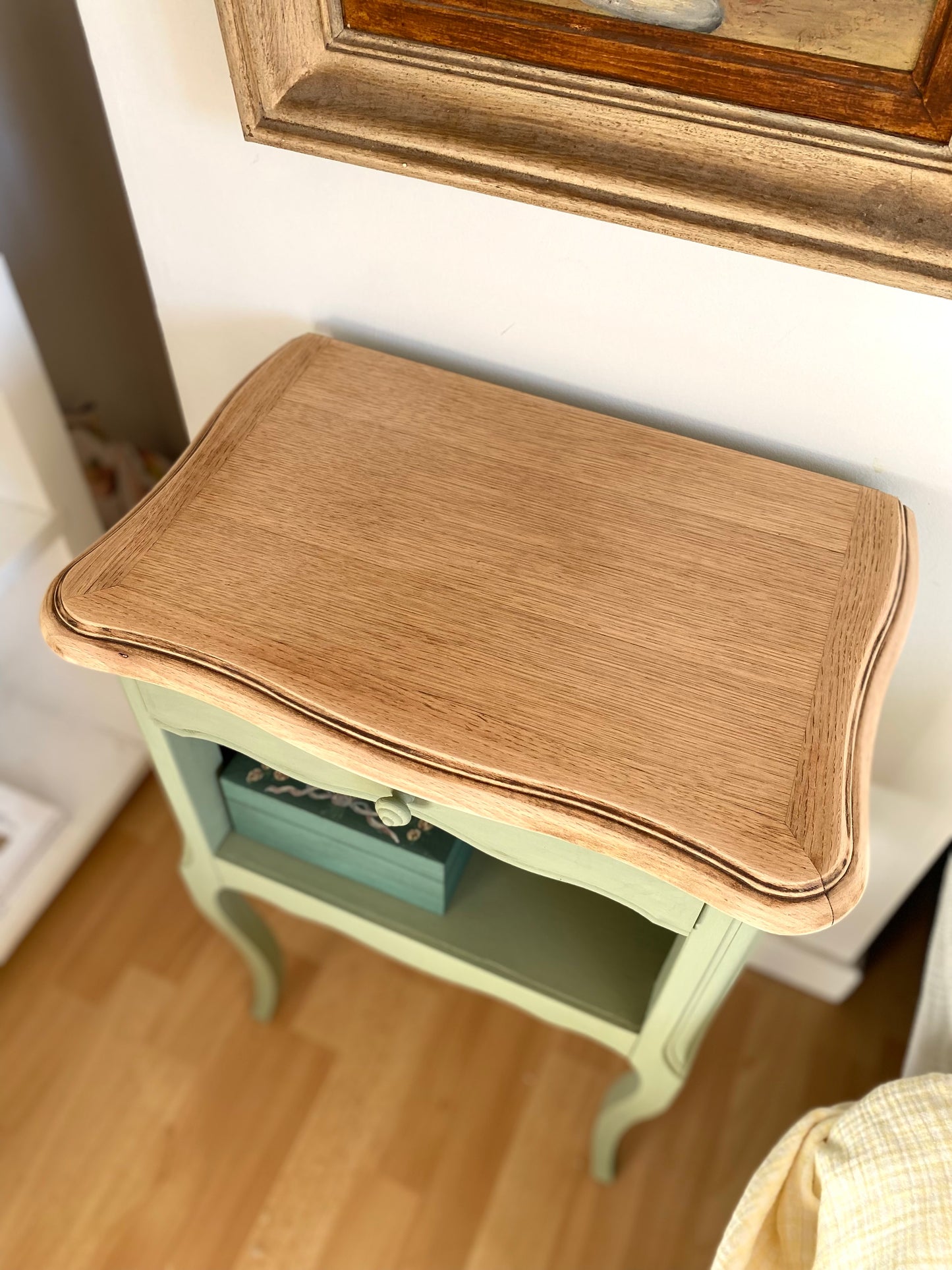 Table de Chevet Style Louis XV rénovée