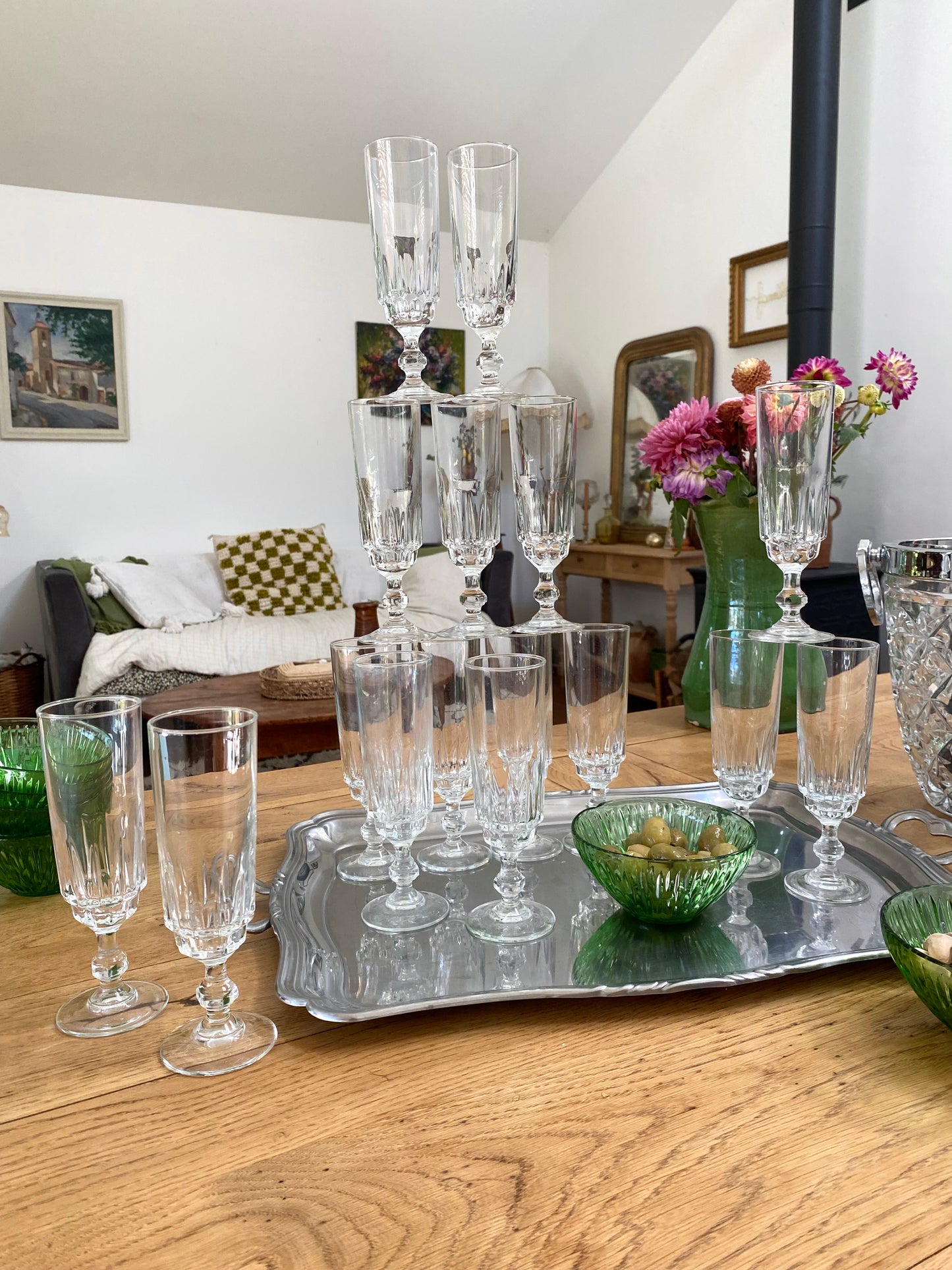 Service de 16 flûtes en verre ancien