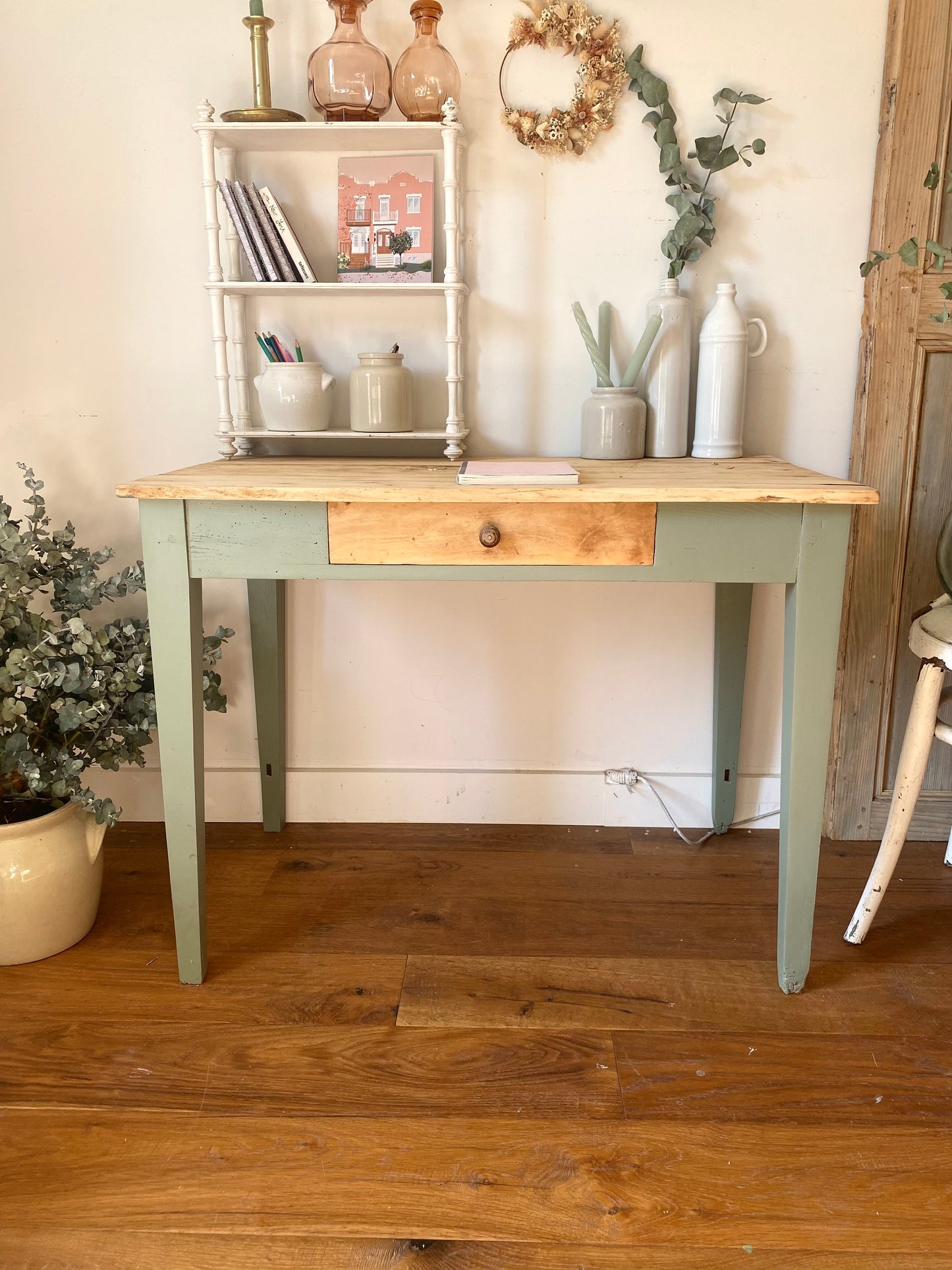 Bureau d’écolier en bois ancien rénové
