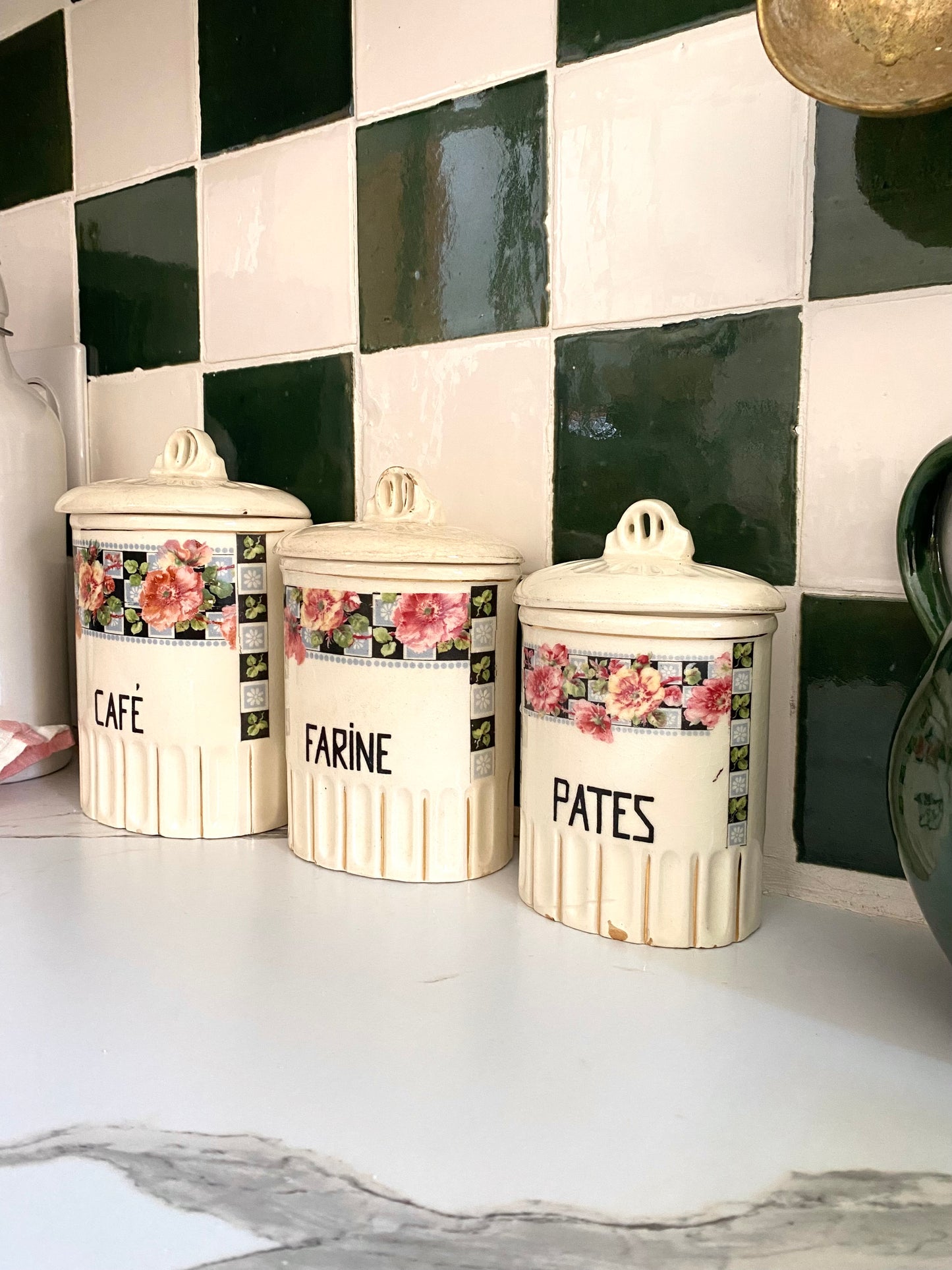 Série de pots à epices en faïence