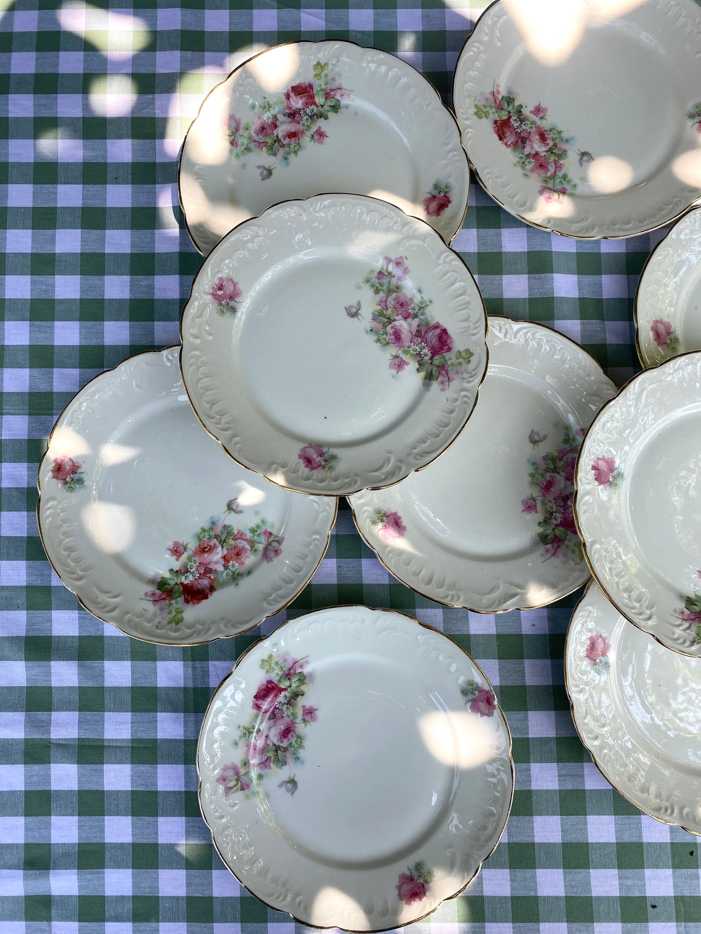 Assiettes à dessert en porcelaine, décor de roses