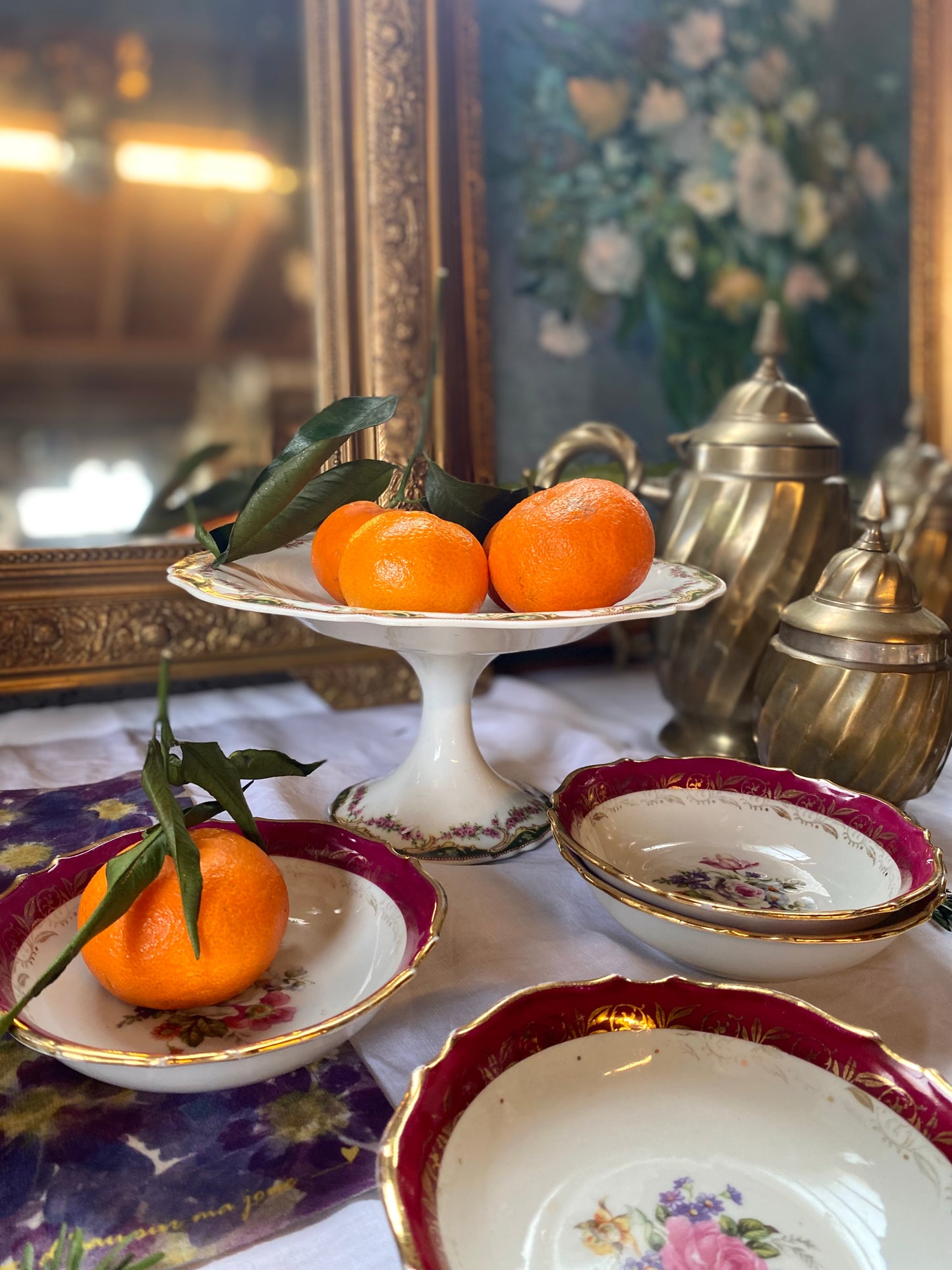 Plat sur pied en faïence ancienne