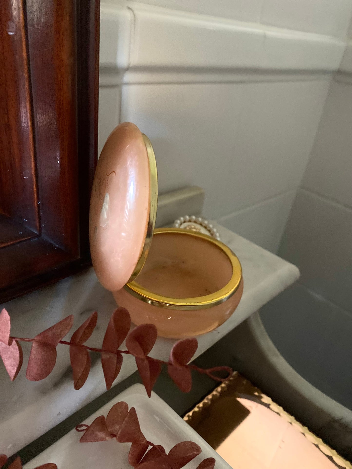 Alice / Boîte à bijoux en albâtre