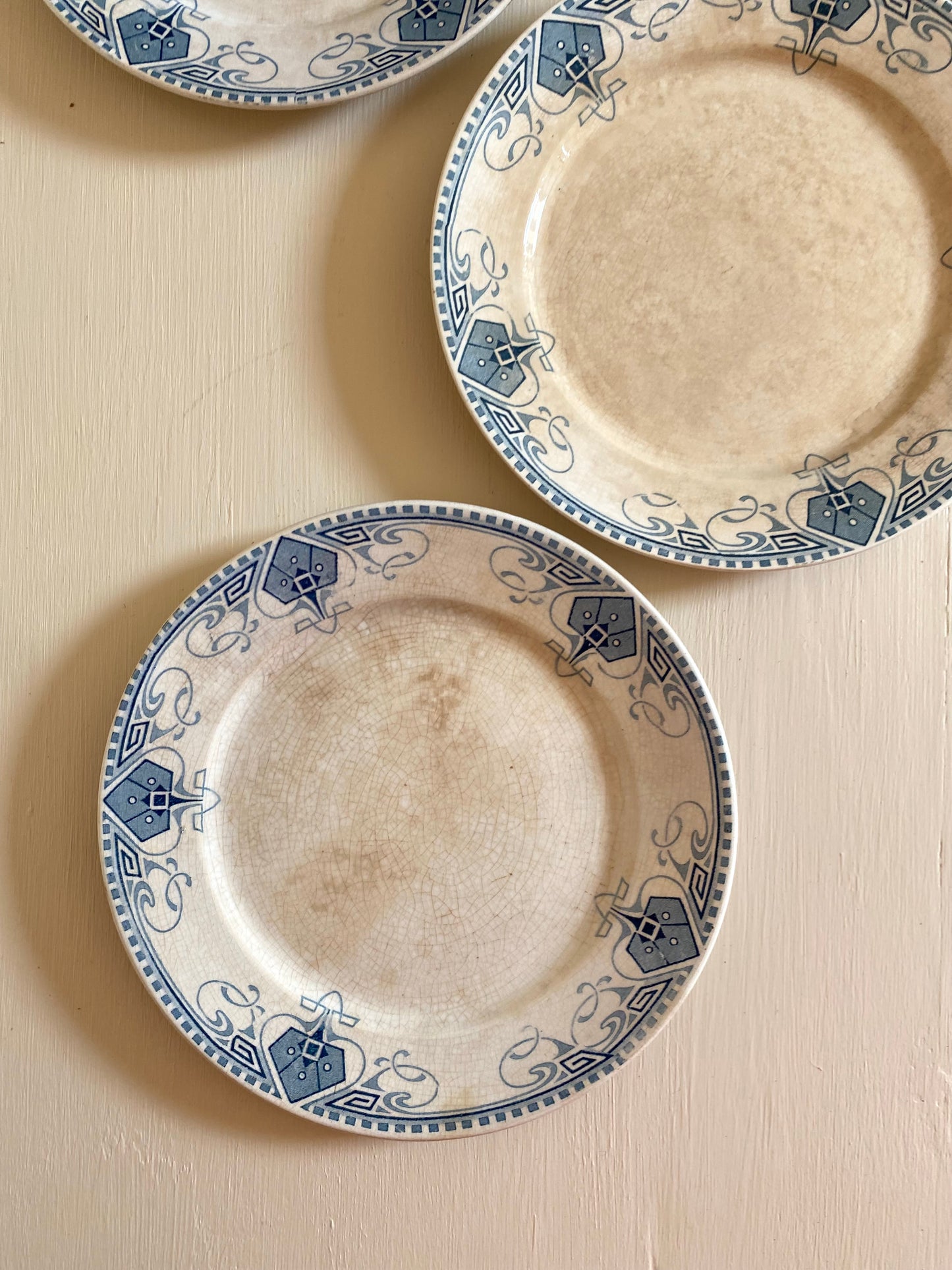 Assiettes à dessert ancienne en Terre de fer