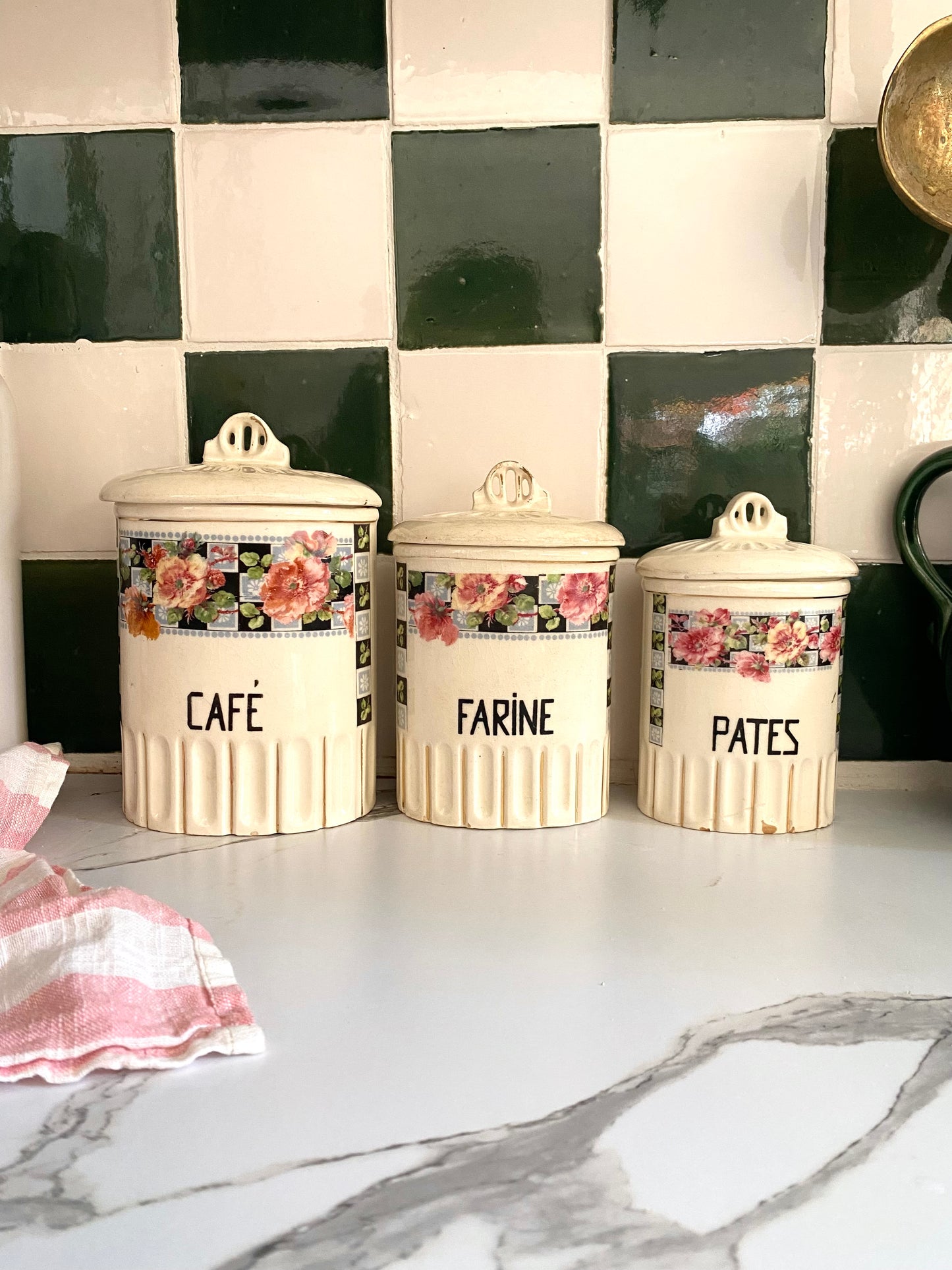 Série de pots à epices en faïence