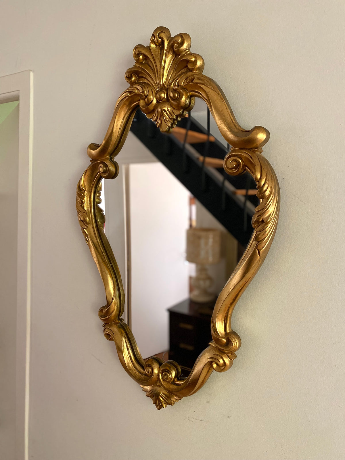 Miroir doré de style Louis XV, milieu du XXe siècle