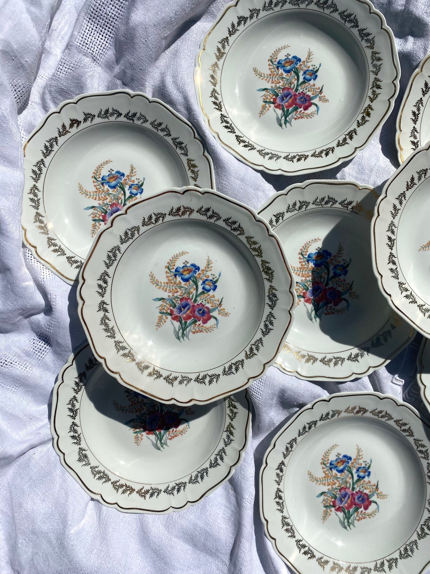 Assiettes Creuses en Porcelaine française milieu du XXème siècle