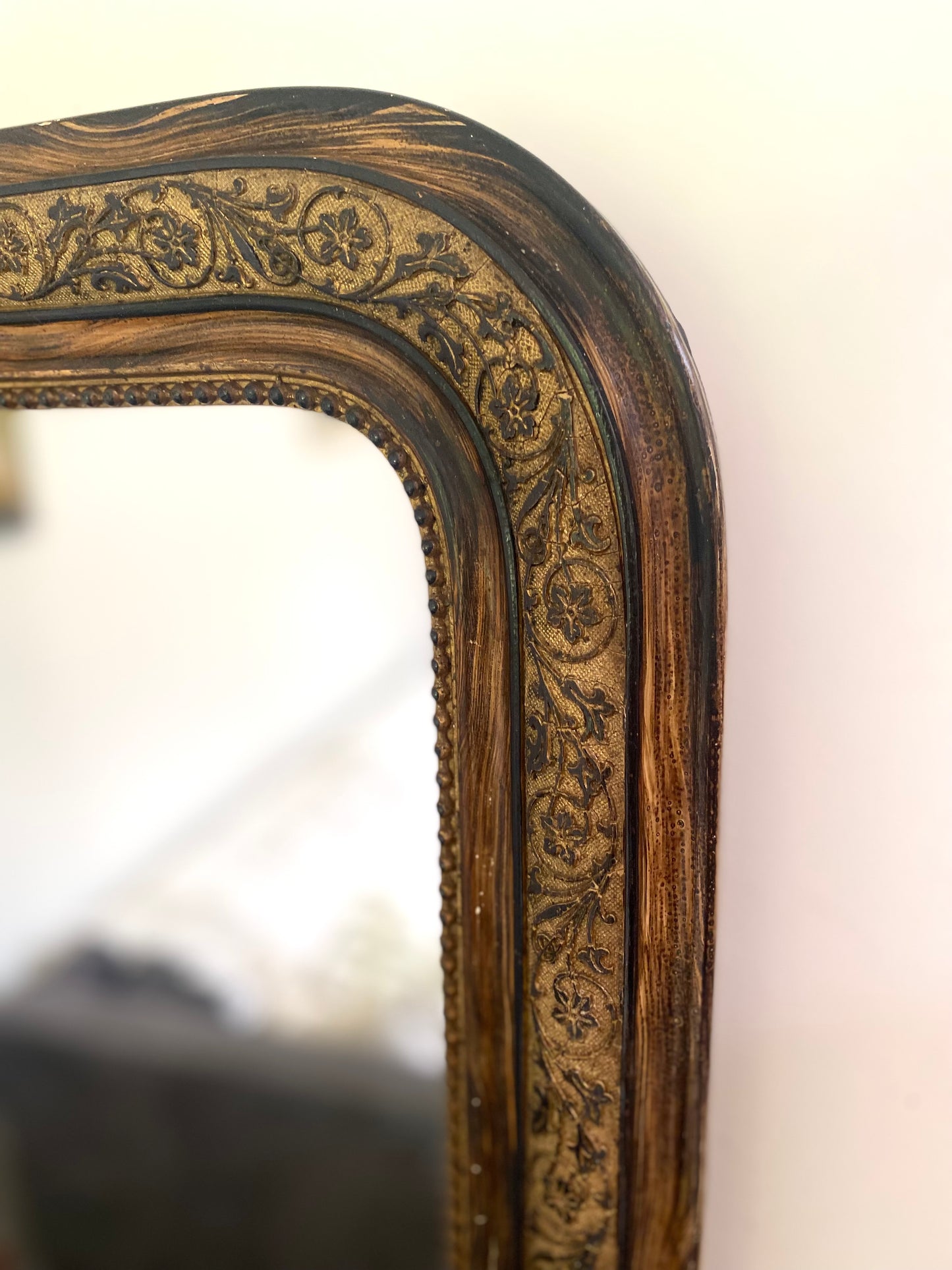 Miroir Louis-Philippe, bois et stuc doré — fin XIXe