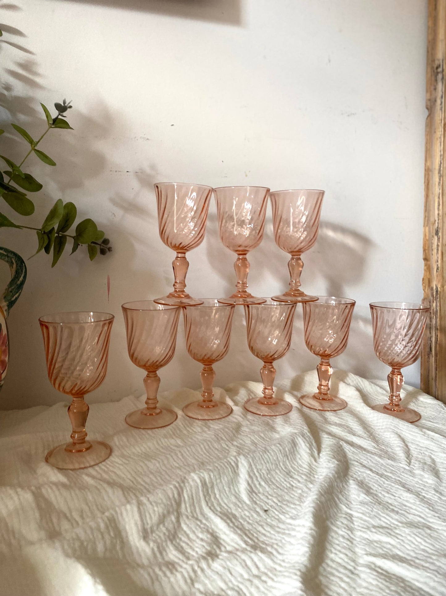 Lot de 9 verres à eau Rosaline en verre rose torsadé, Luminarc vintage