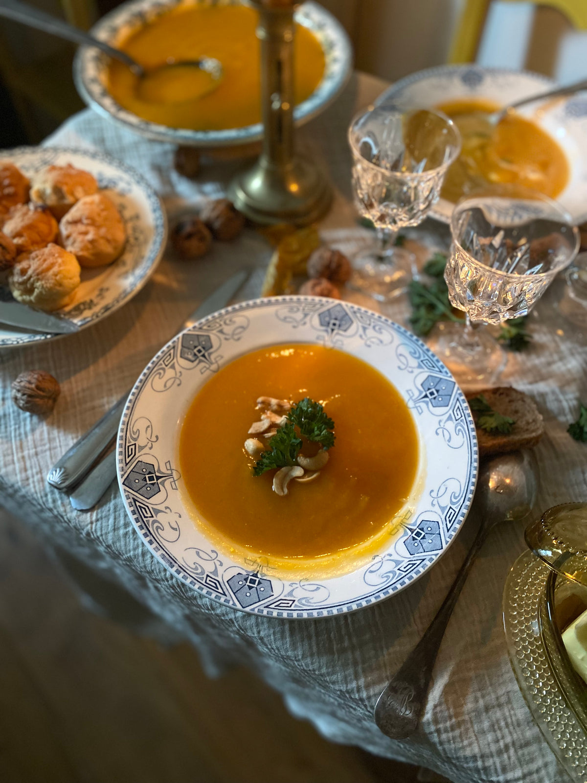Assiettes creuses anciennes en Terre de fer