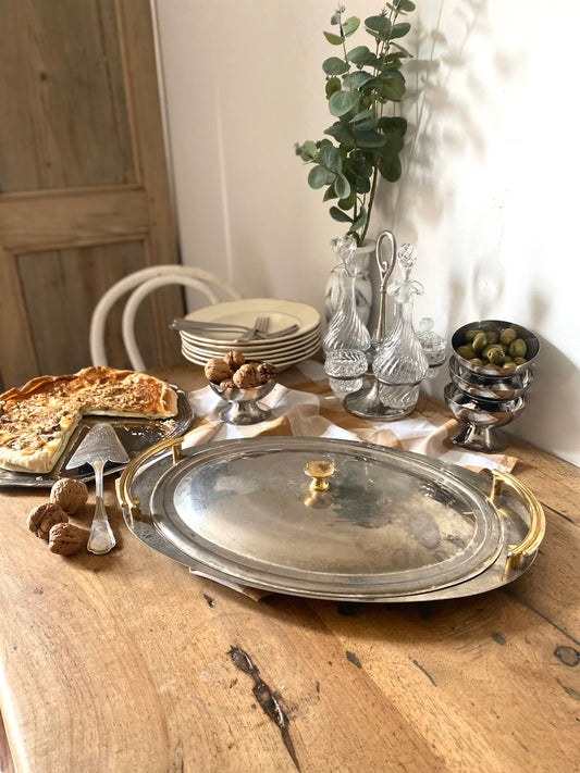 Plat de service couvert en métal argenté