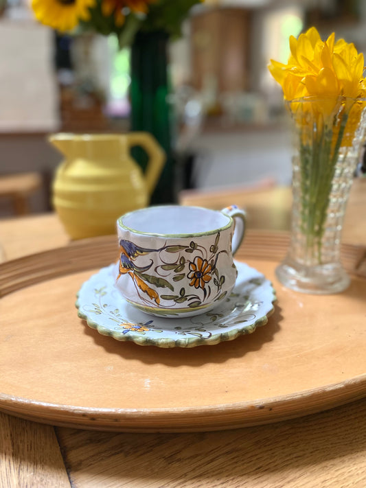 Grande tasse en céramique ancienne