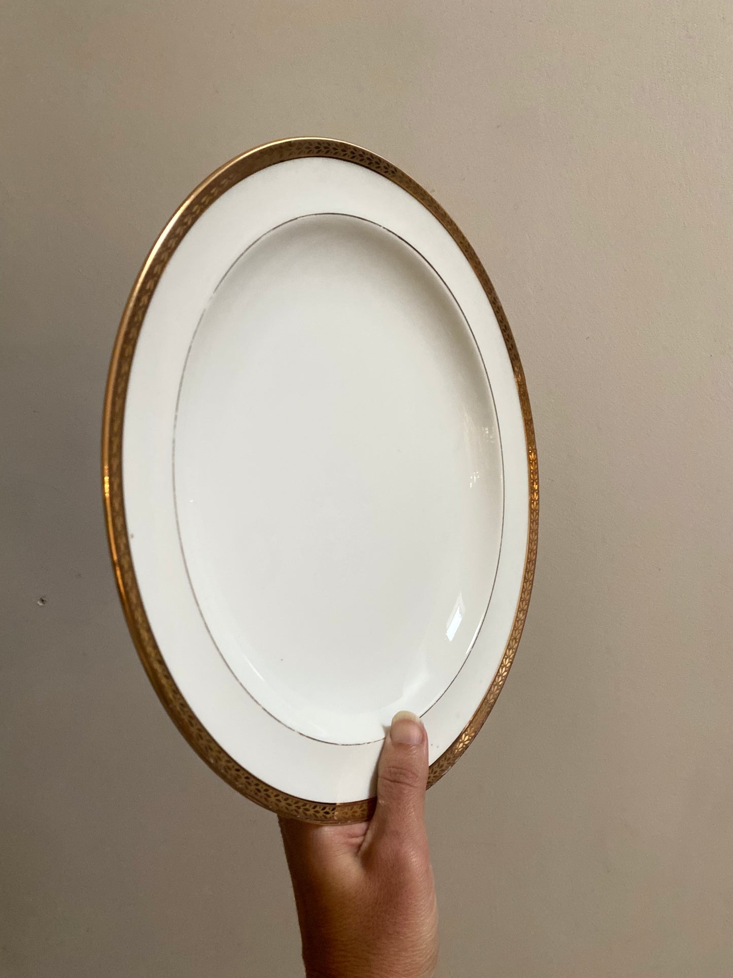 Plat de service en faïence ancienne