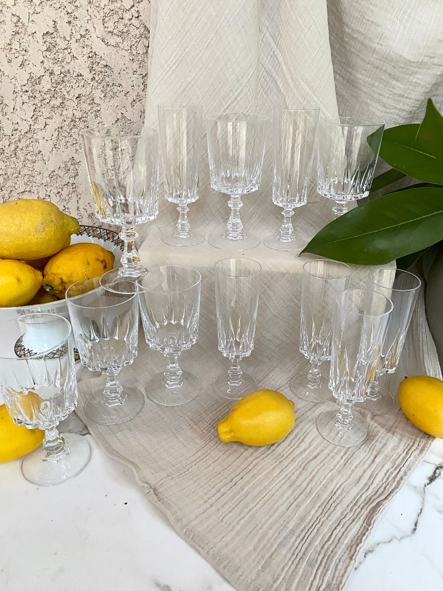Service de 12 verres en cristal taillé 1970