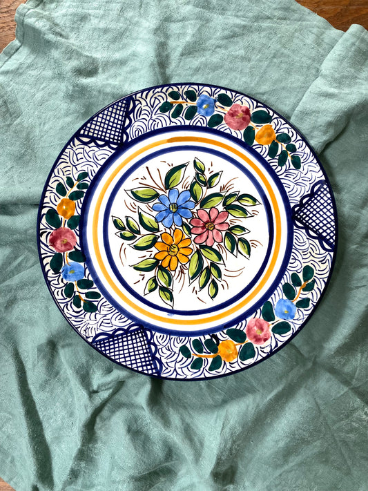 Plat de présentation en céramique ancienne