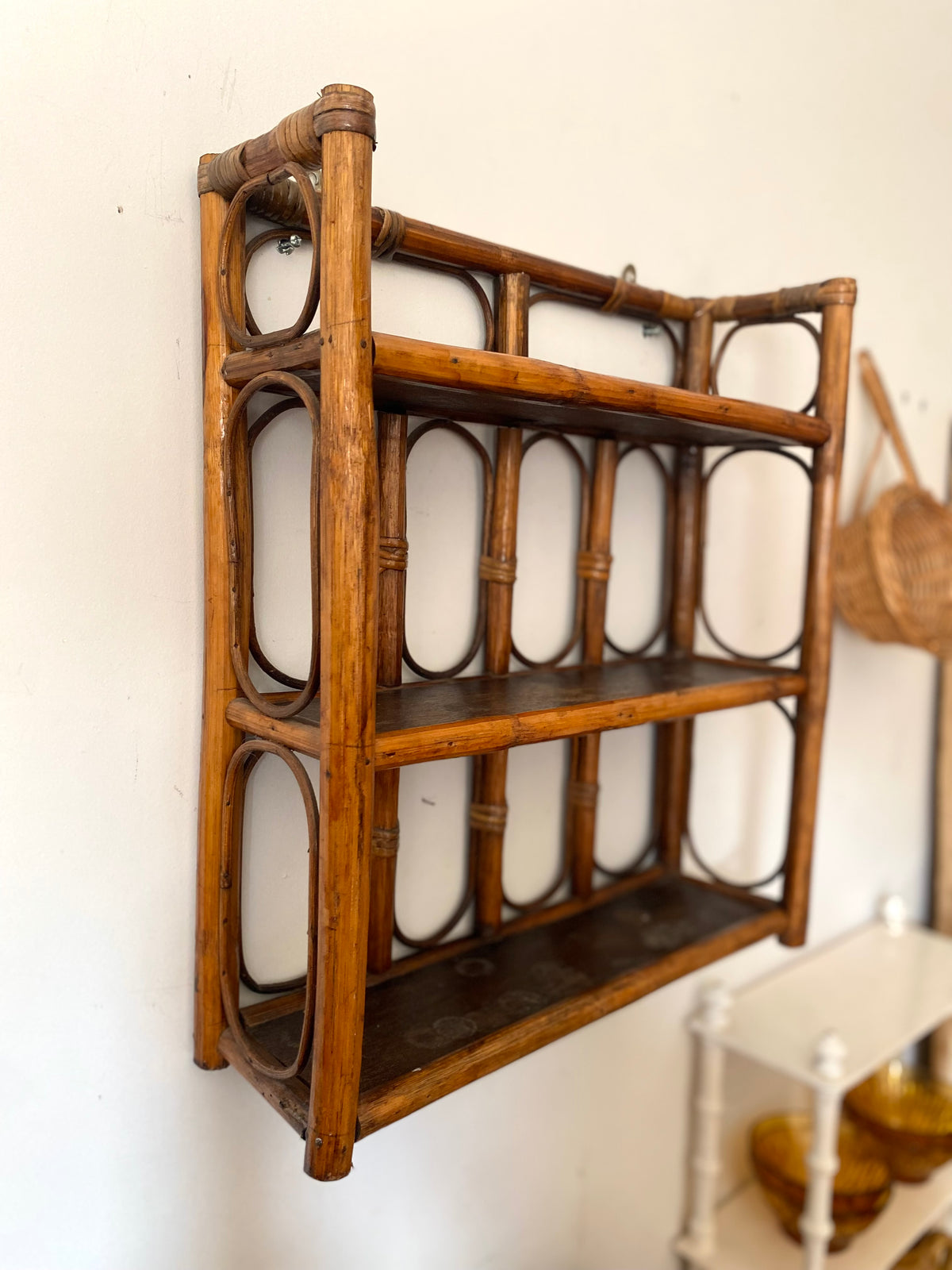 Étagère murale en bambou et rotin, années 60-70