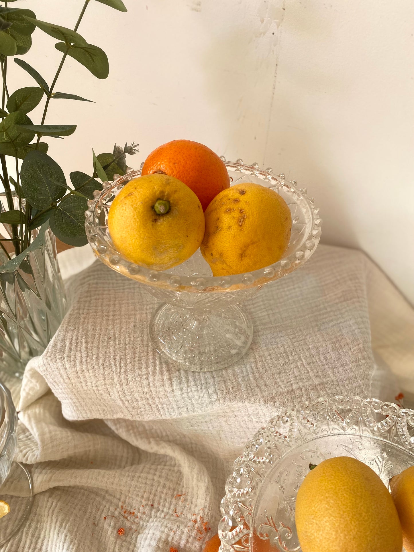 Superbe drageoir Ancien en Verre Moulé – Motif "Cœur & Lyre" – Style EAPG