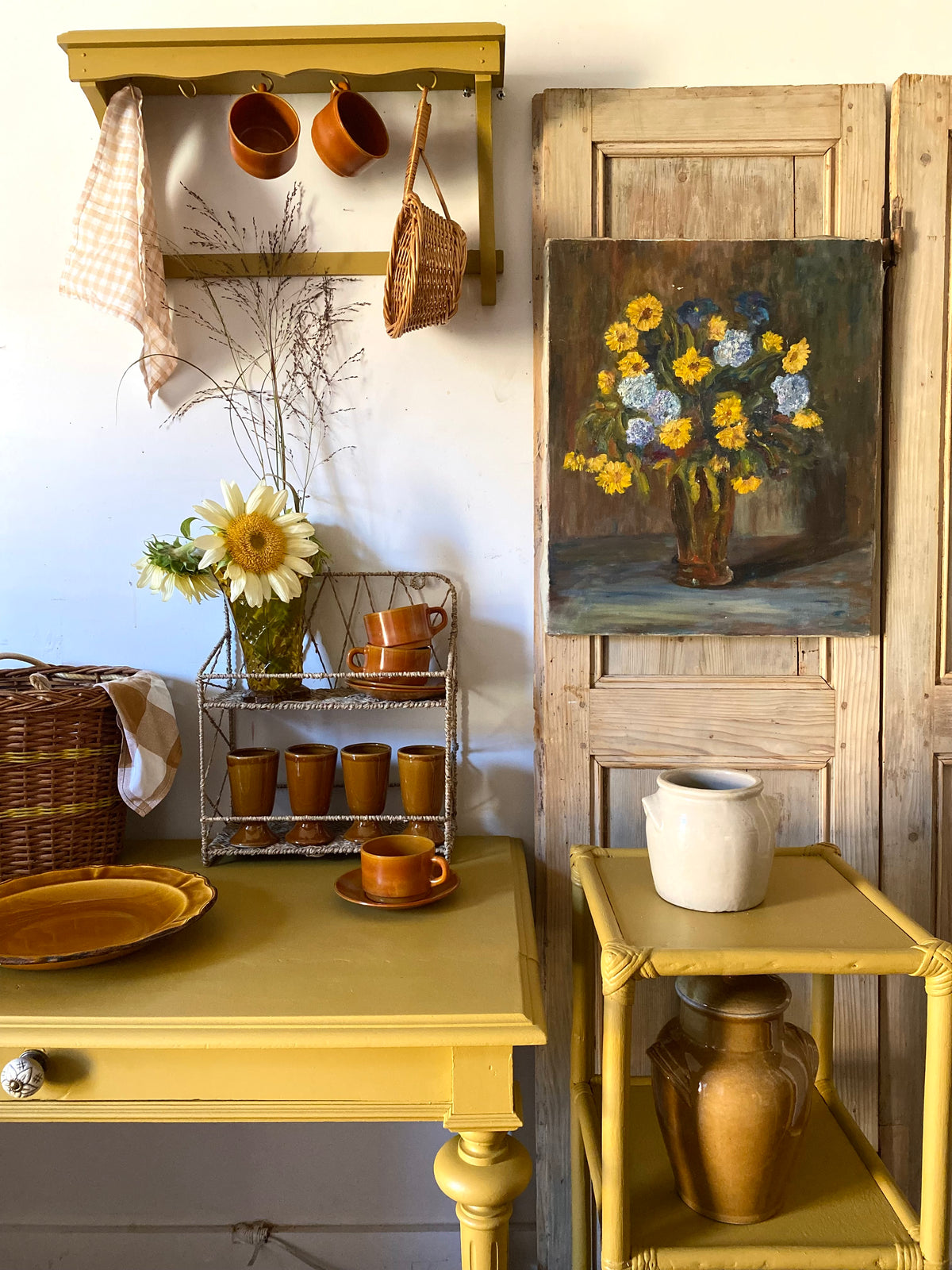 Huile sur toile, bouquet de fleurs jaunes et bleues, milieu XXe