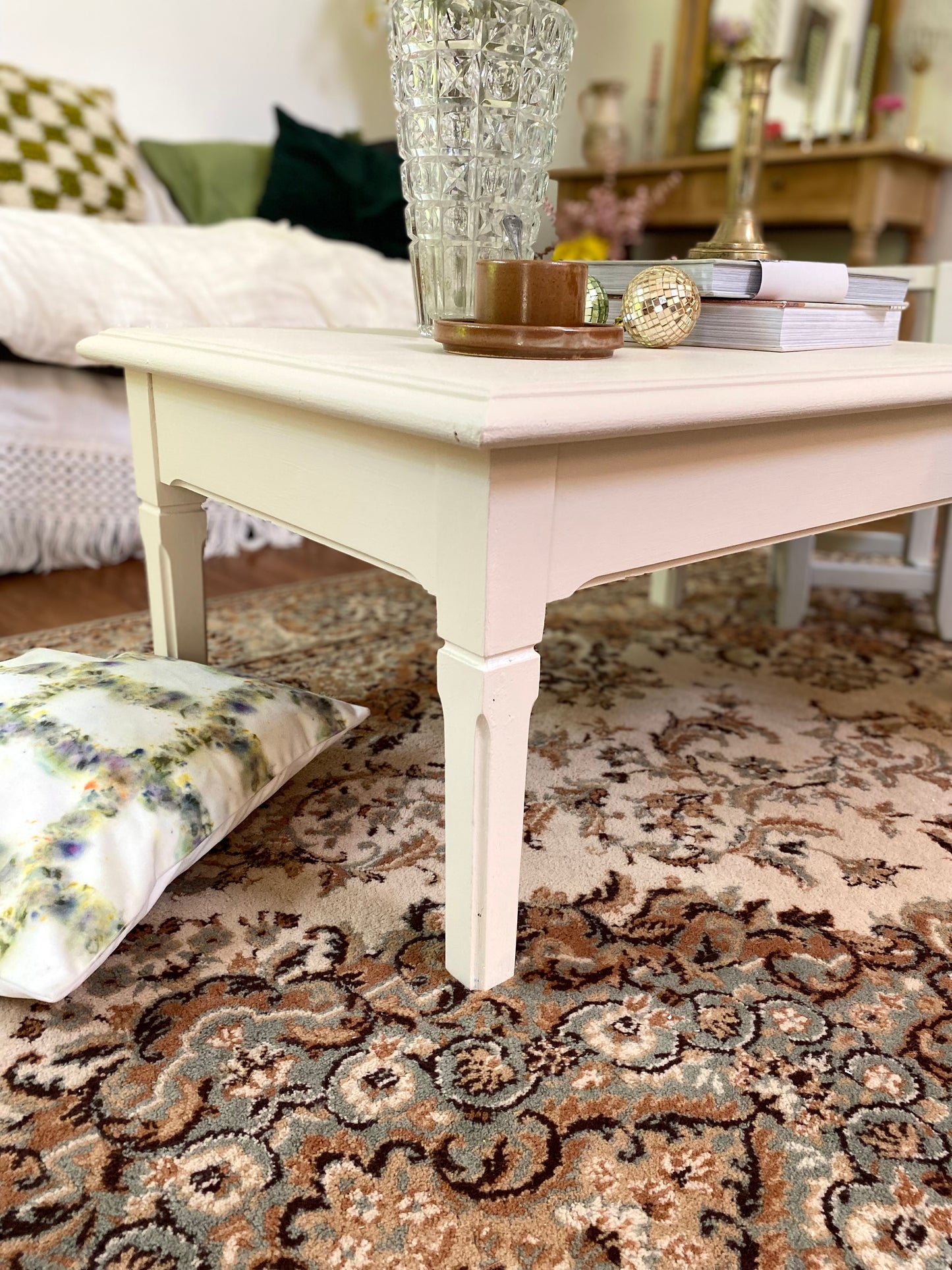 Table basse en bois ancien repeinte