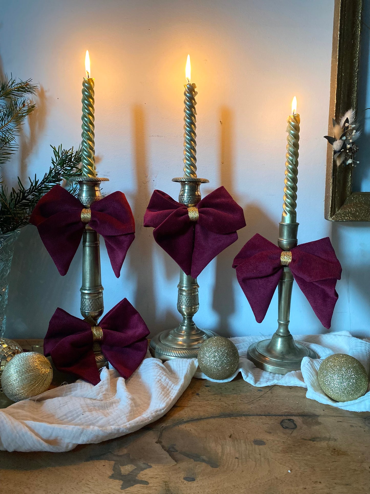 Paire de bougeoirs en laiton fin XIXe