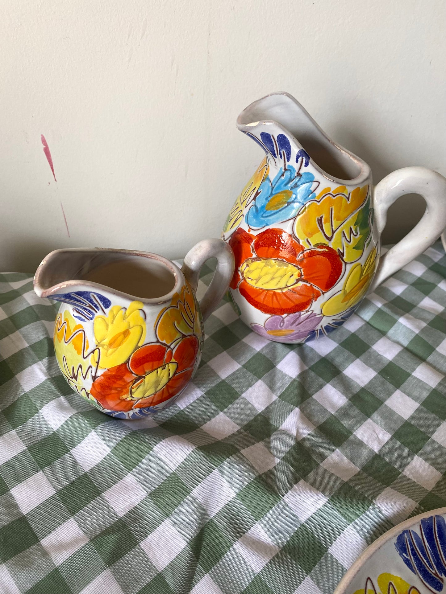 Duo de pichets en faïence peinte main - motif floral