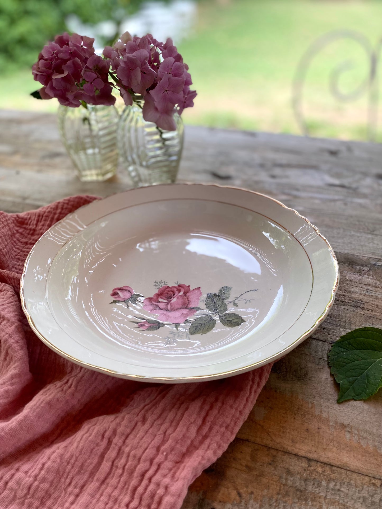 Plat creux en faïence ancienne