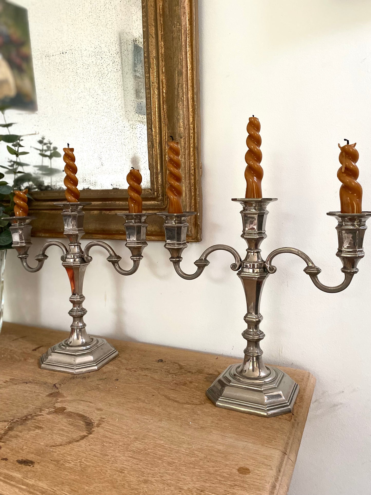 Paire de candélabres en métal argenté