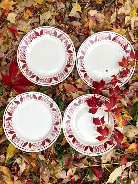 Assiettes à dessert en faïence ancienne