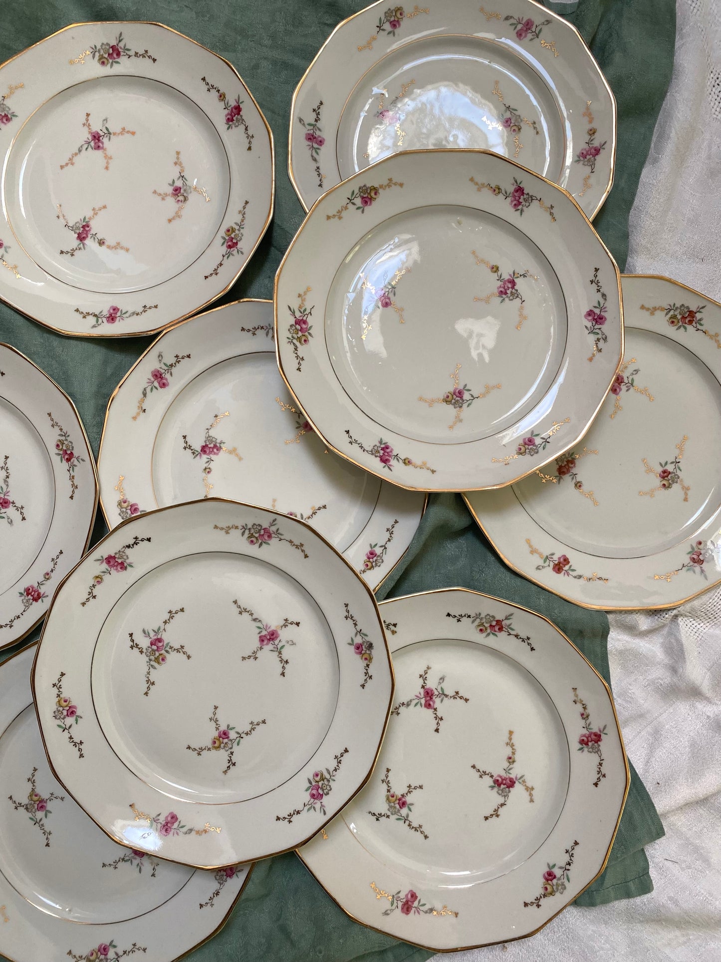 Assiettes plates - Porcelaine du Berry - CH-R France - Circa 1900
