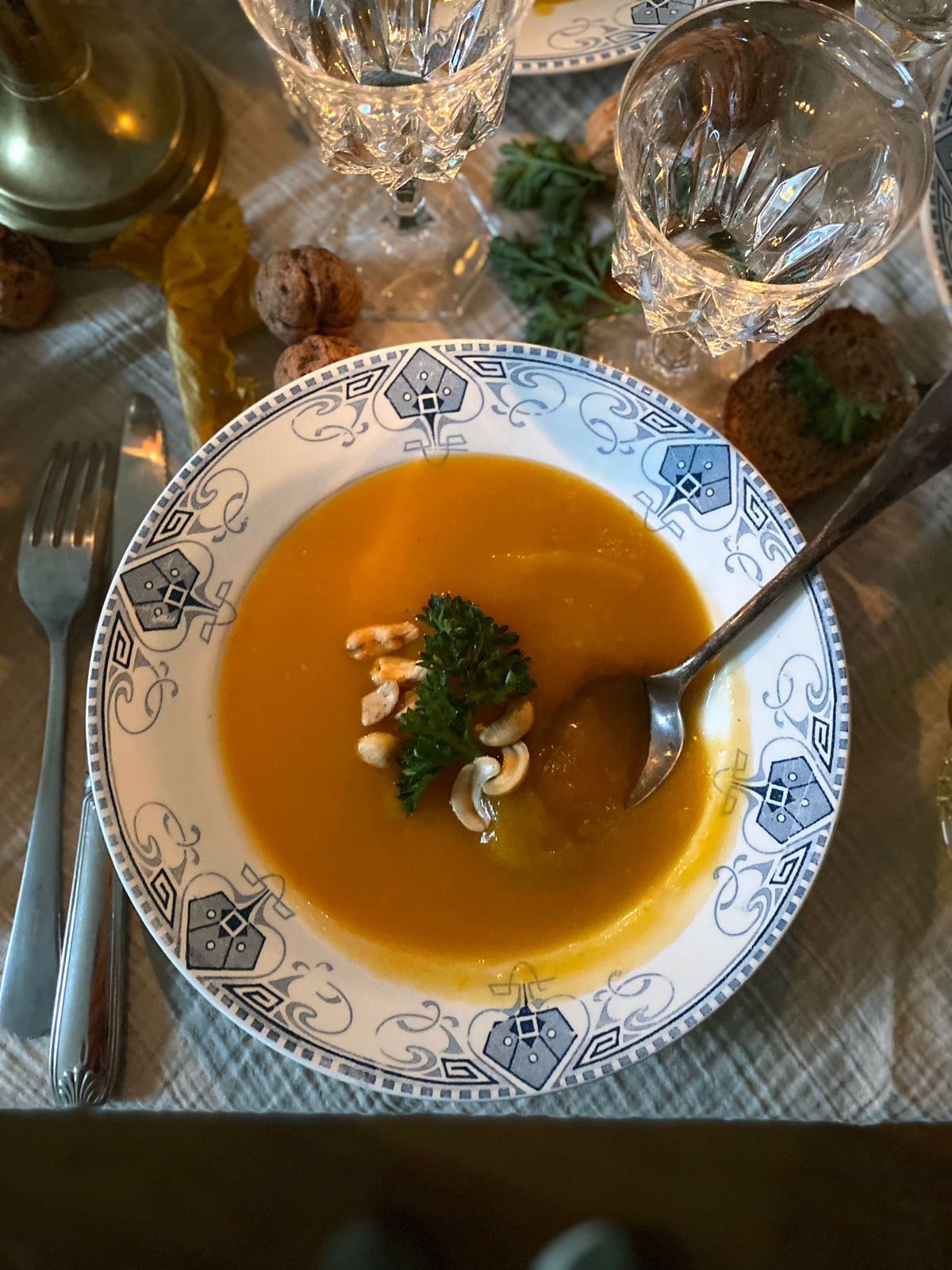 Assiettes creuses anciennes en Terre de fer