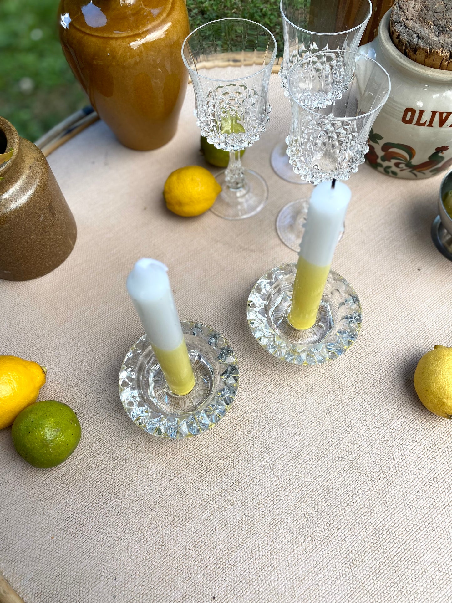 Paire de bougeoirs en verre ancien