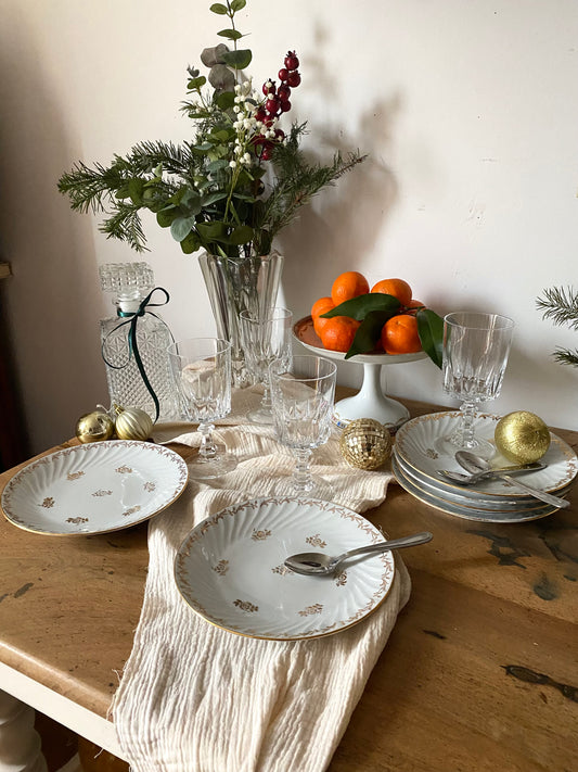 Assiettes à dessert en faïence ancienne